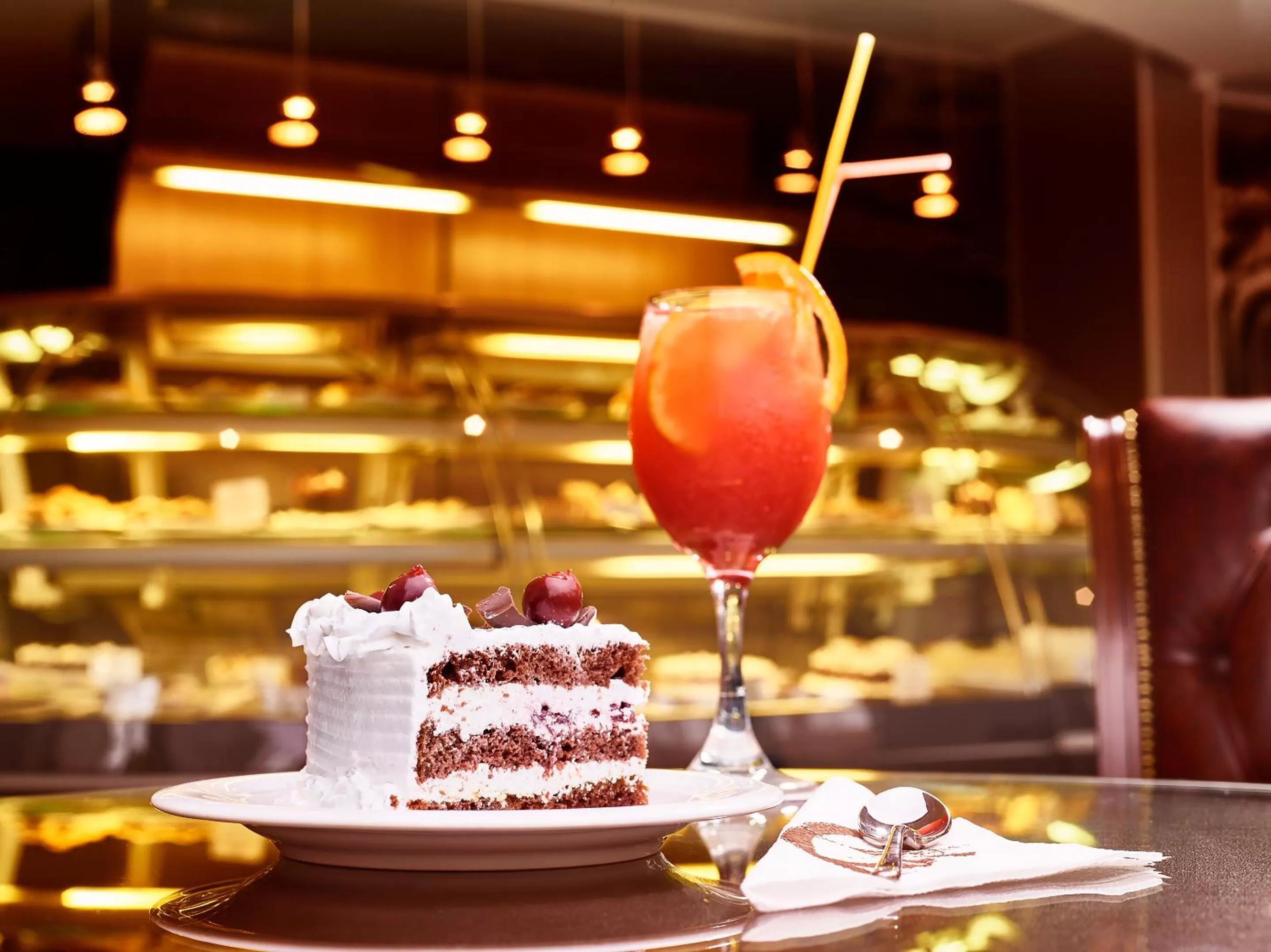 Food and drinks in Continental Forum Oradea