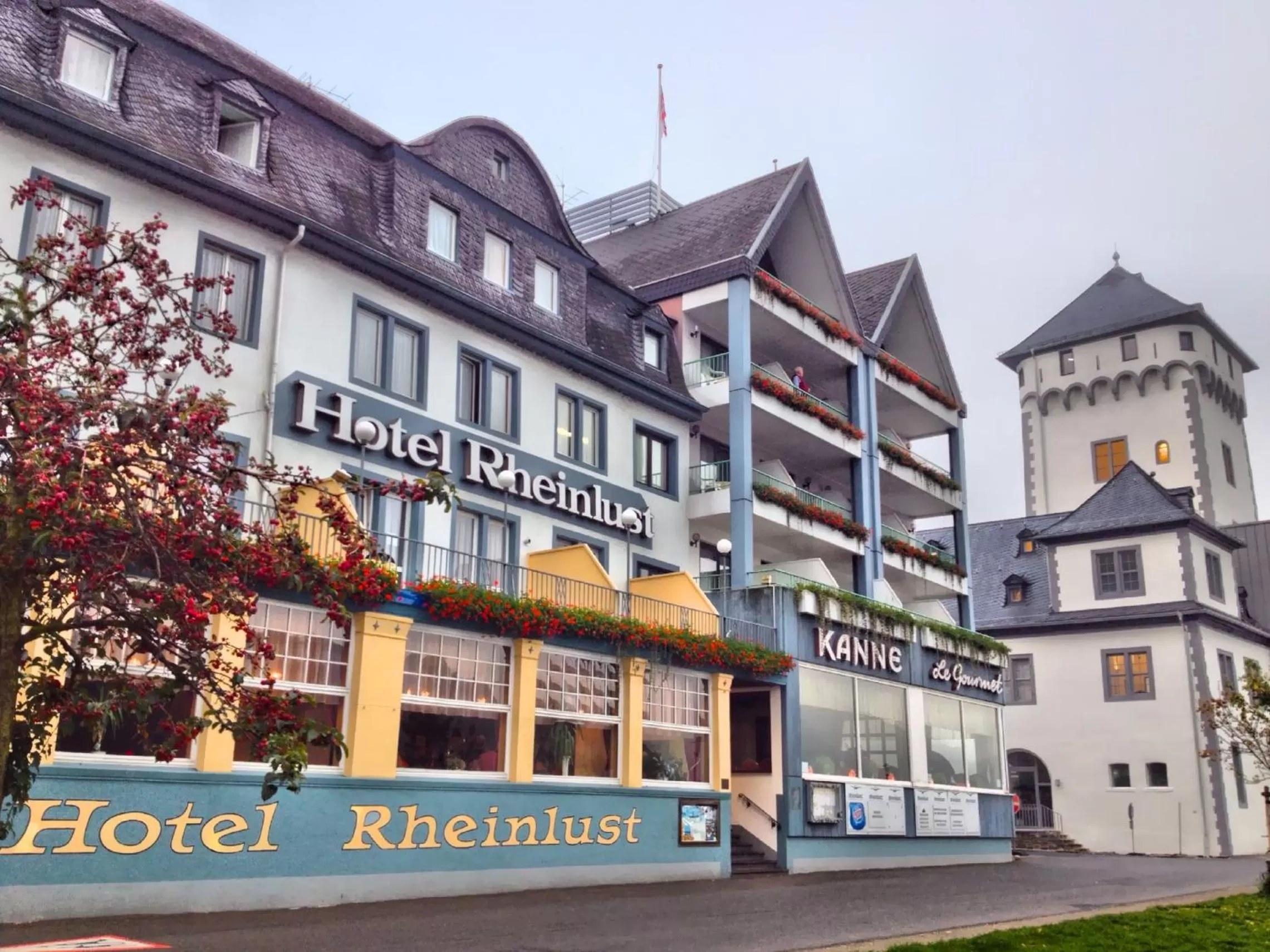 Facade/entrance in Hotel Rheinlust