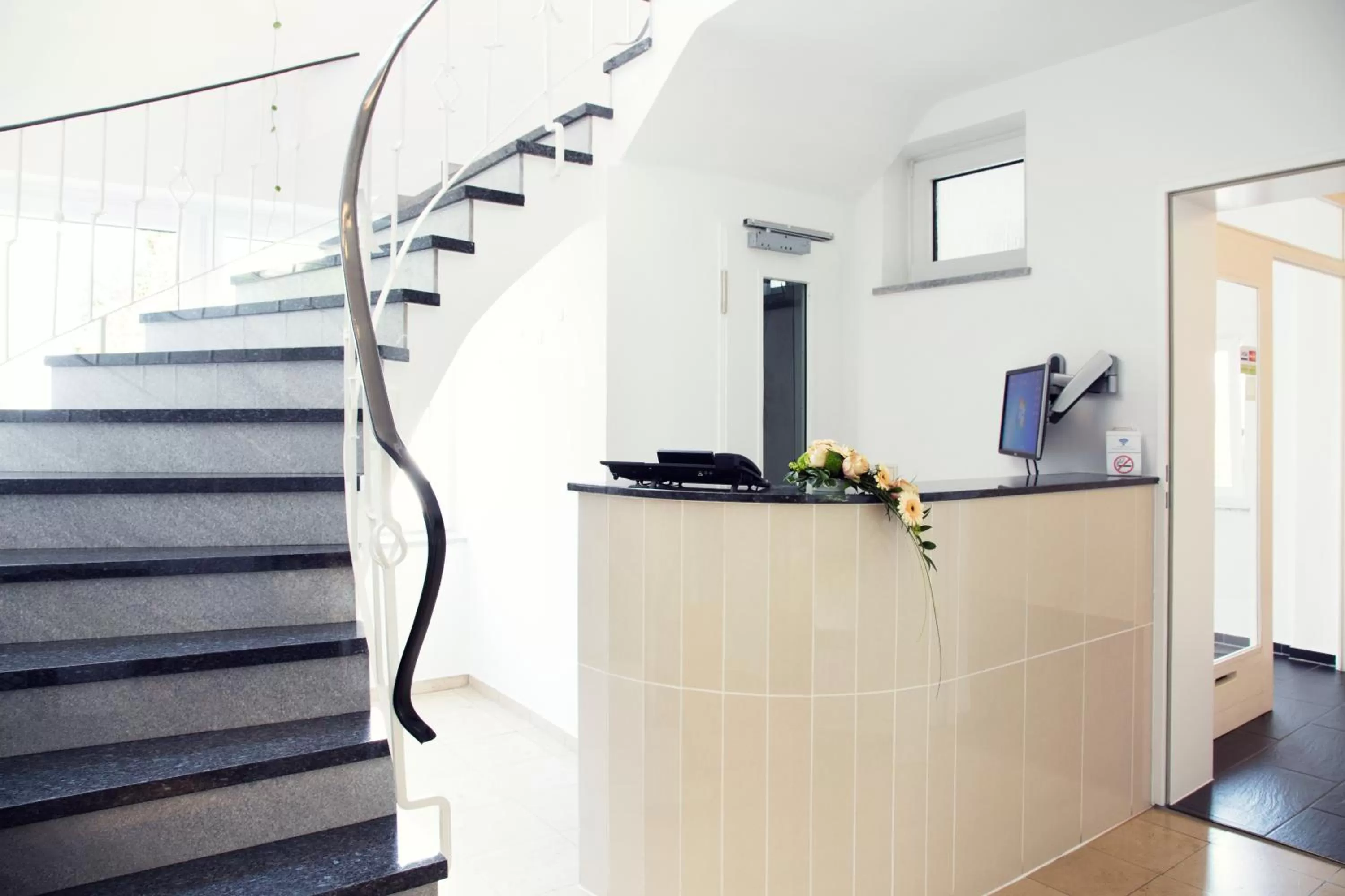 Lobby or reception in Hotel Löwenguth - Das freundliche gemütliche Budget Hotel