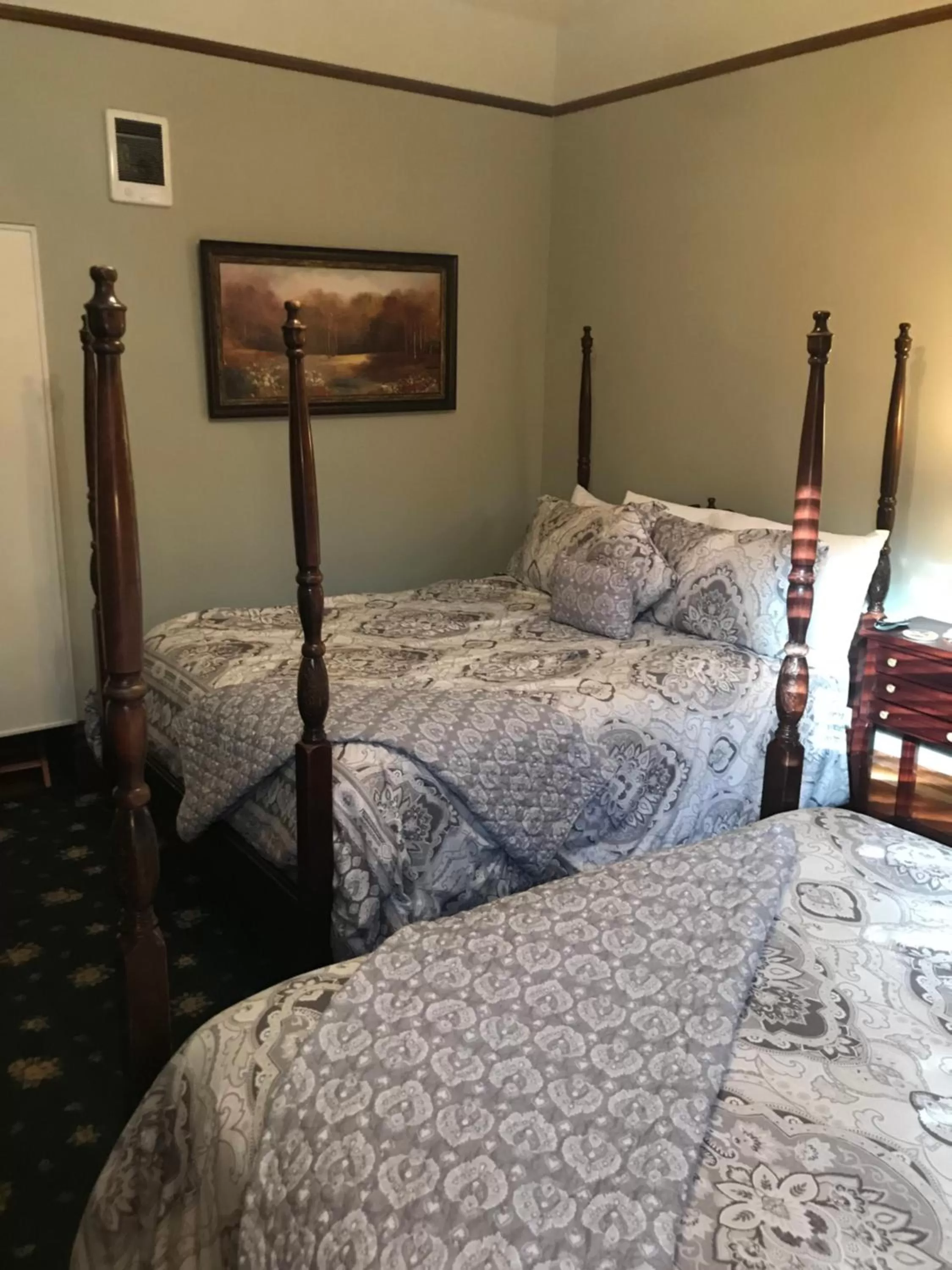 Bed in The Campbell House Inn