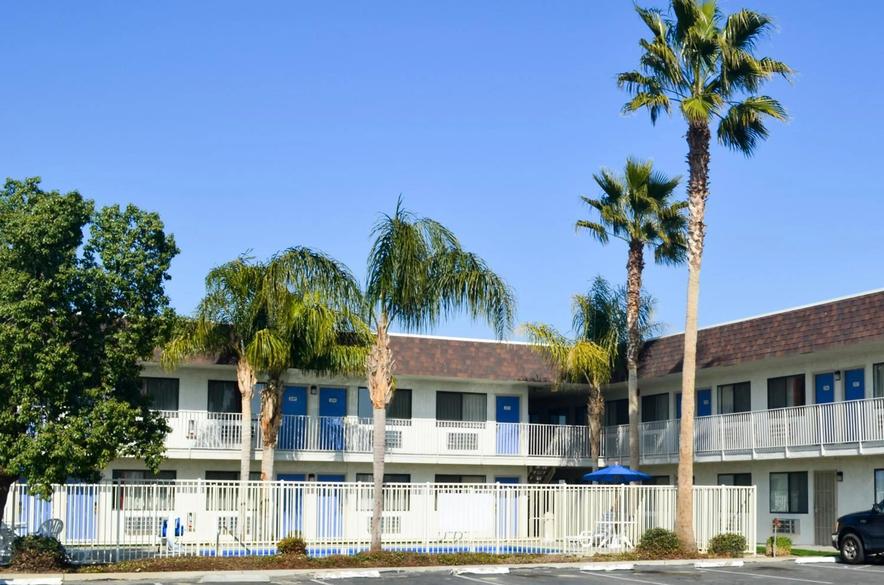 Property building in Motel 6 Lost Hills / Buttonwillow Racetrack