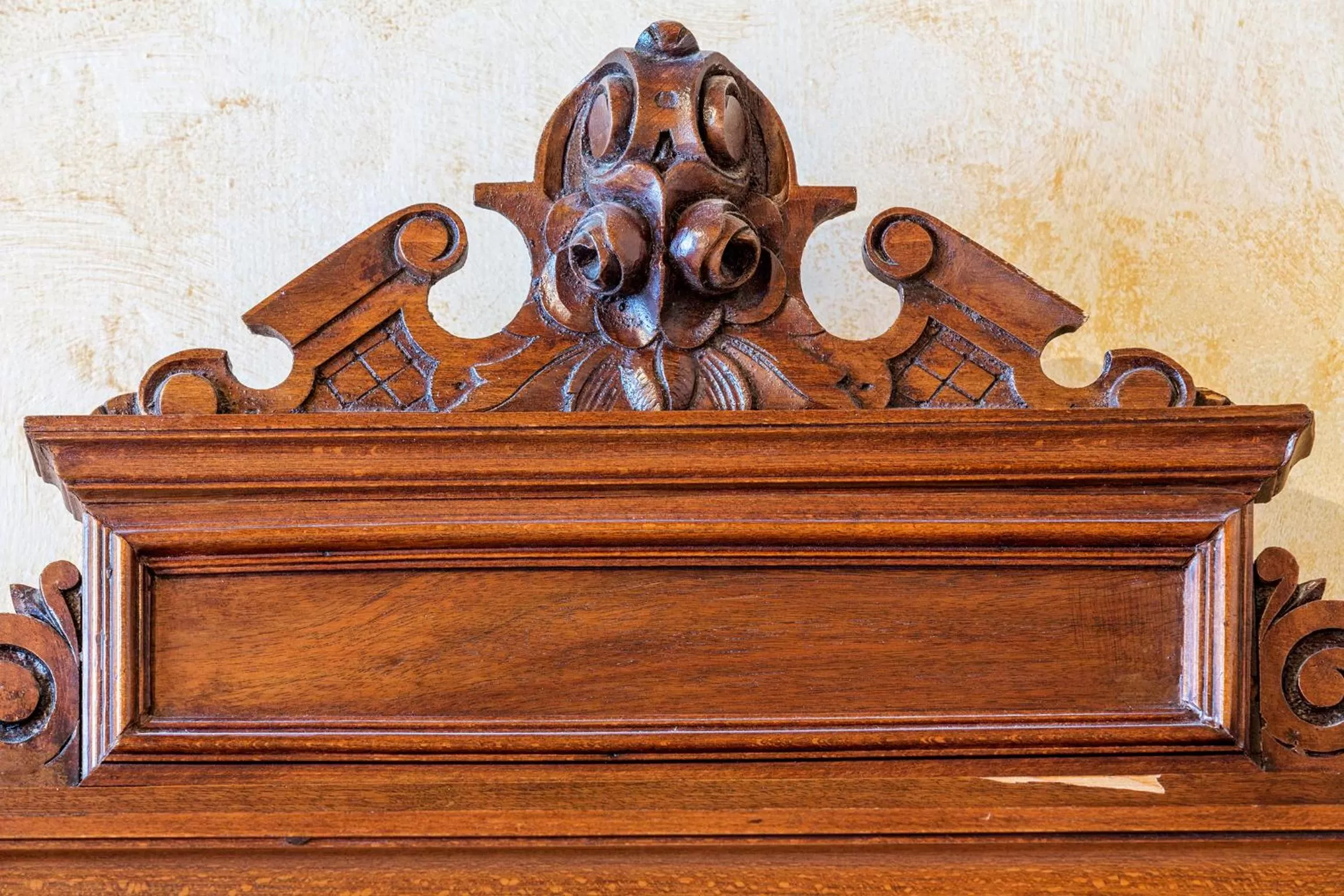 Decorative detail in Nafsimedon Hotel