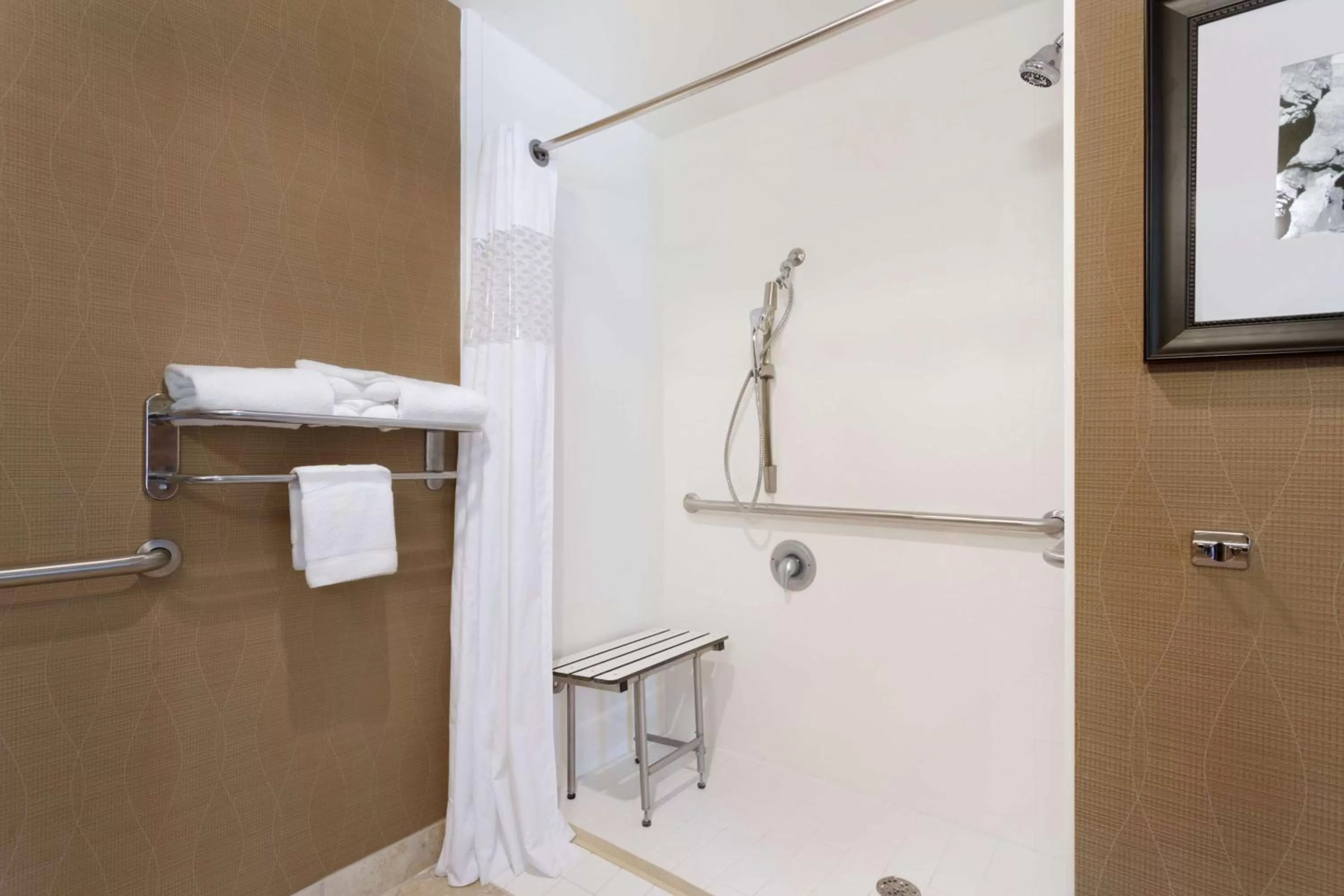 Bathroom in Hampton Inn & Suites Birmingham Airport Area