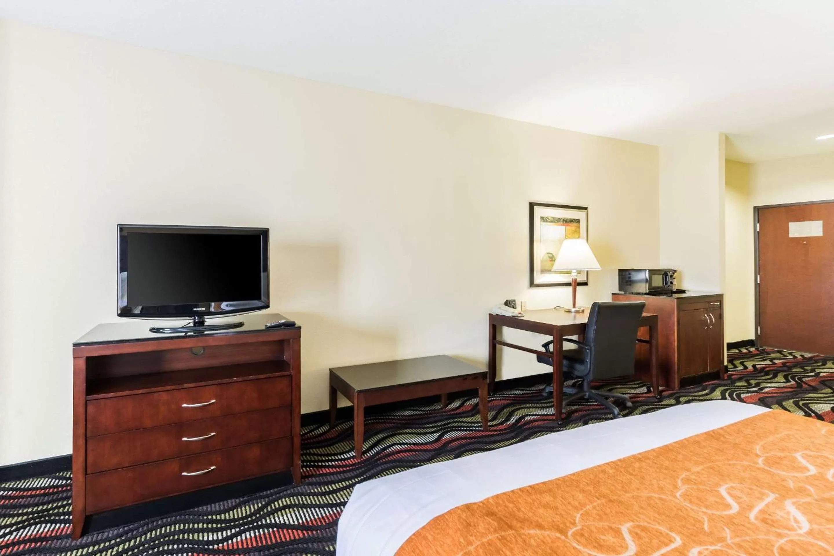 Photo of the whole room, Bed in Comfort Suites Beaumont I-10