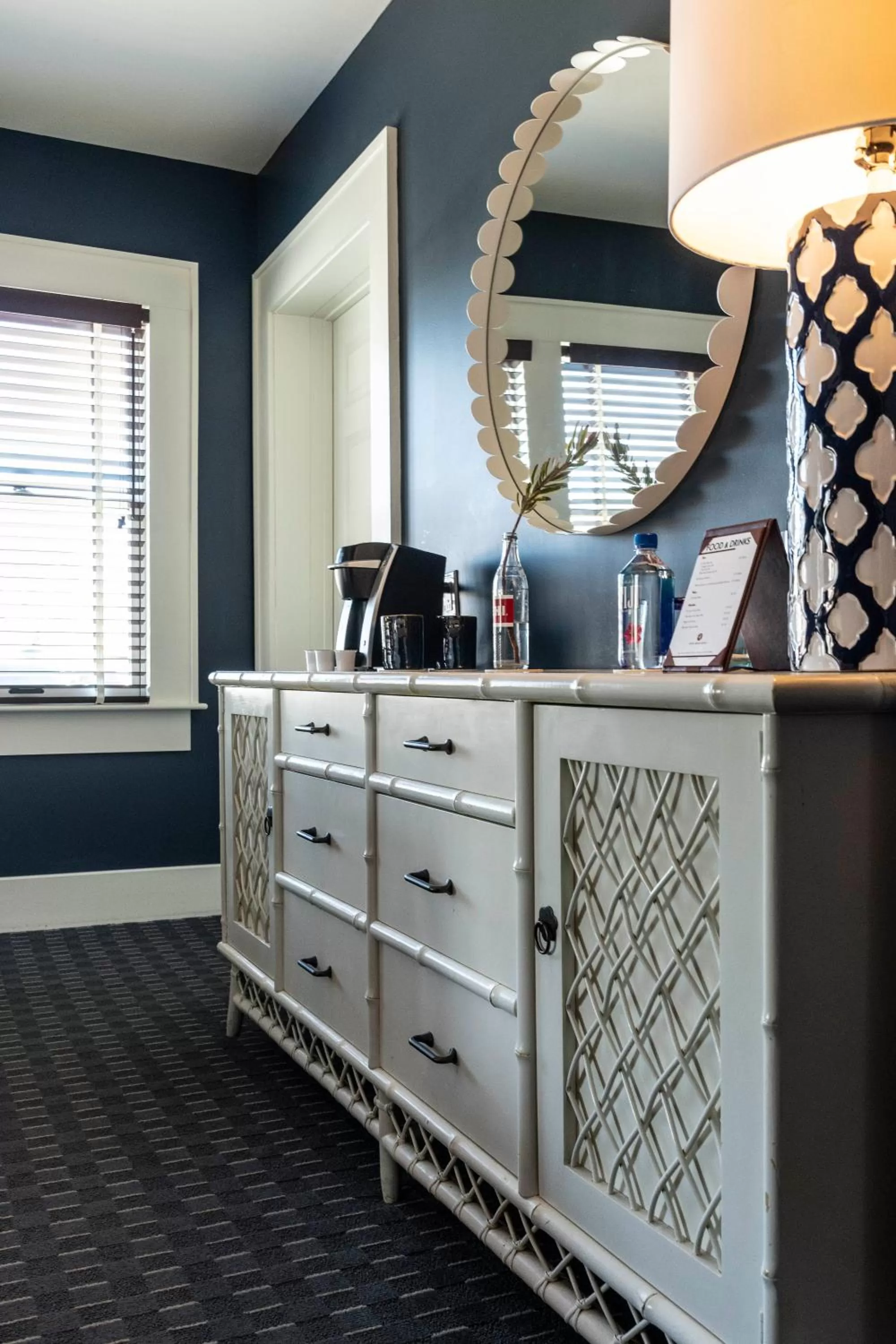 Coffee/tea facilities in Hotel Broad Ripple