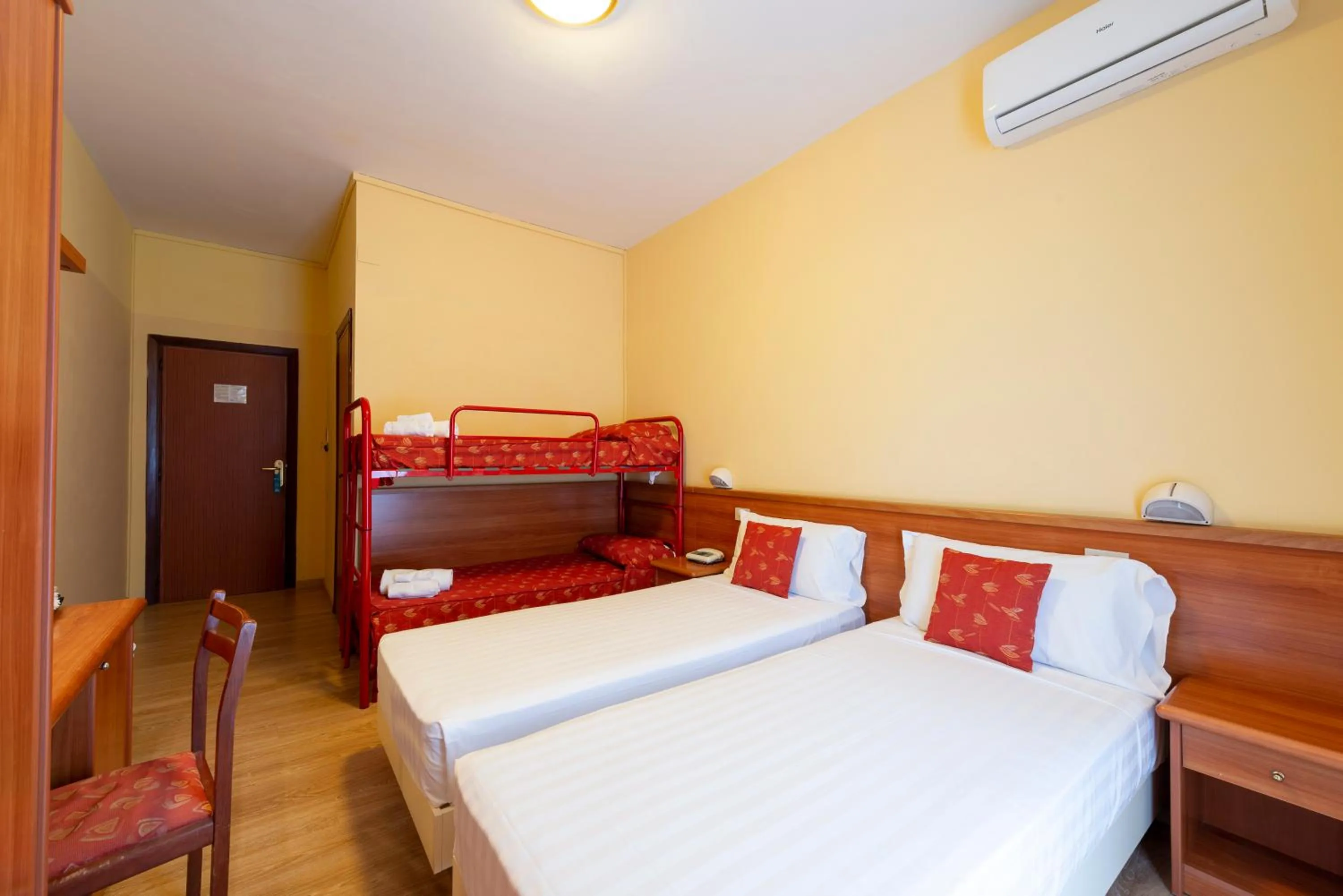 Photo of the whole room, Bed in Hotel Regent