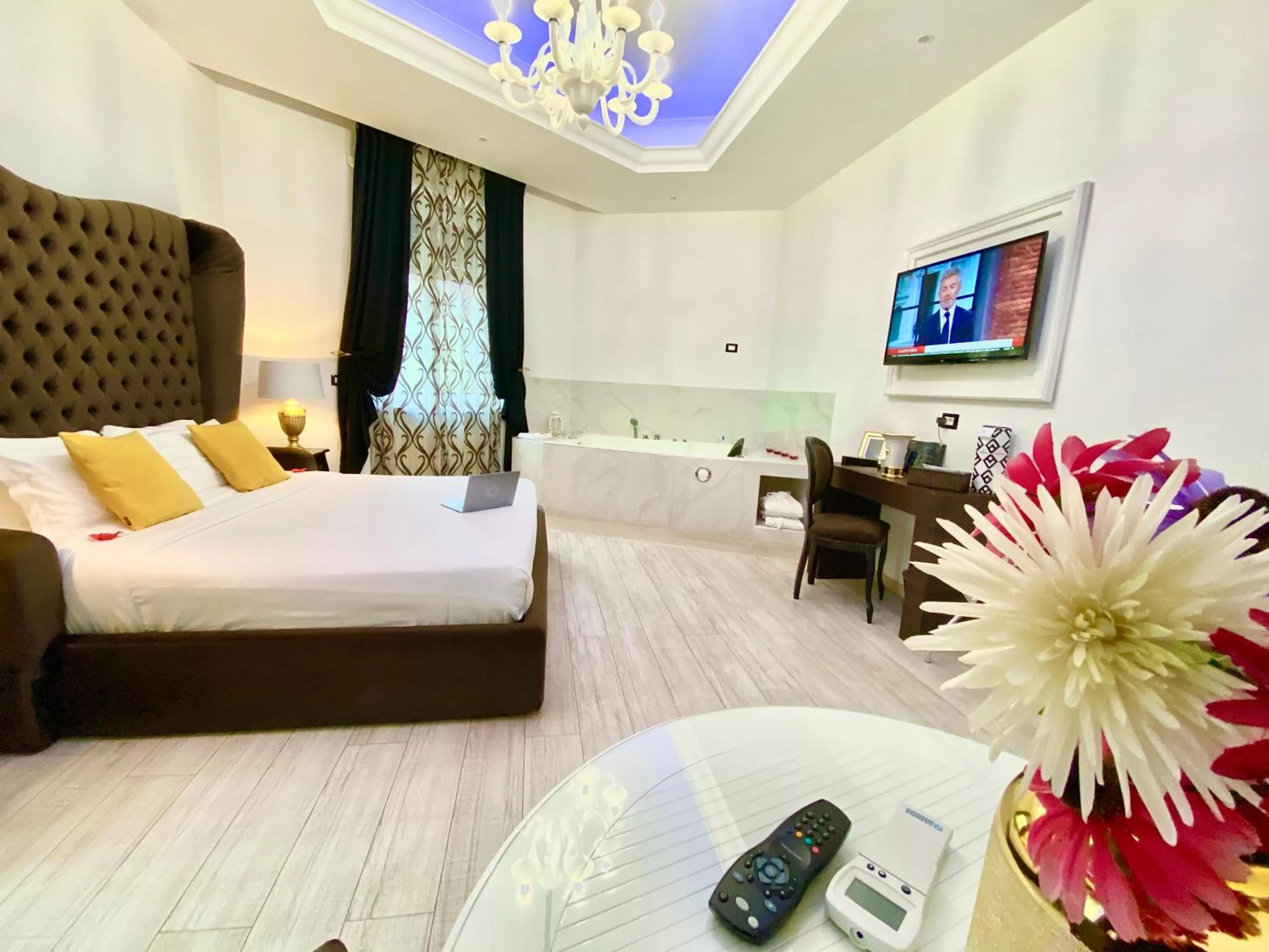 Photo of the whole room, Bed in Escape Luxury Suite - CA Domus Collection