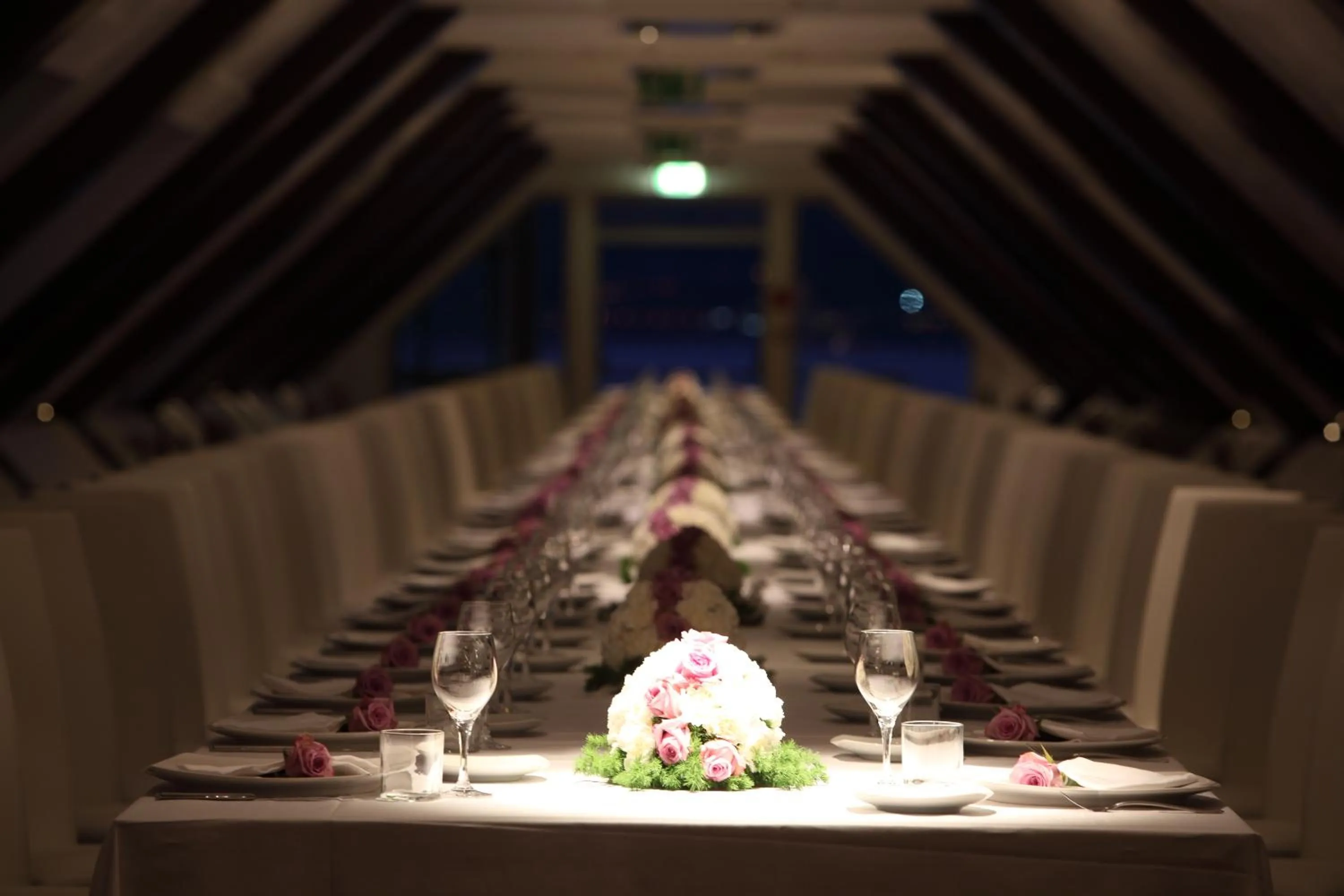 Restaurant/places to eat in E' Hotel