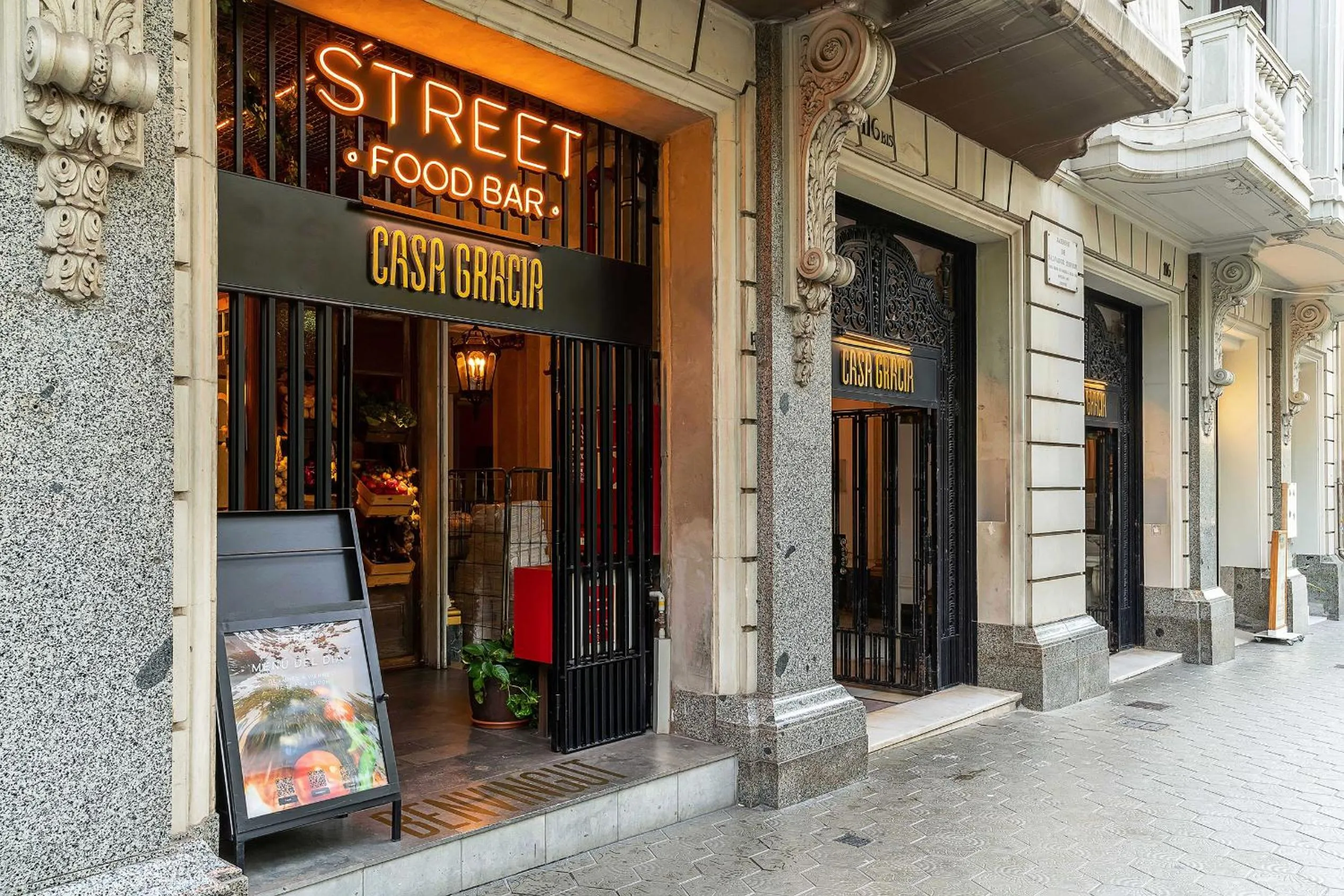 Facade/entrance in Casa Gracia