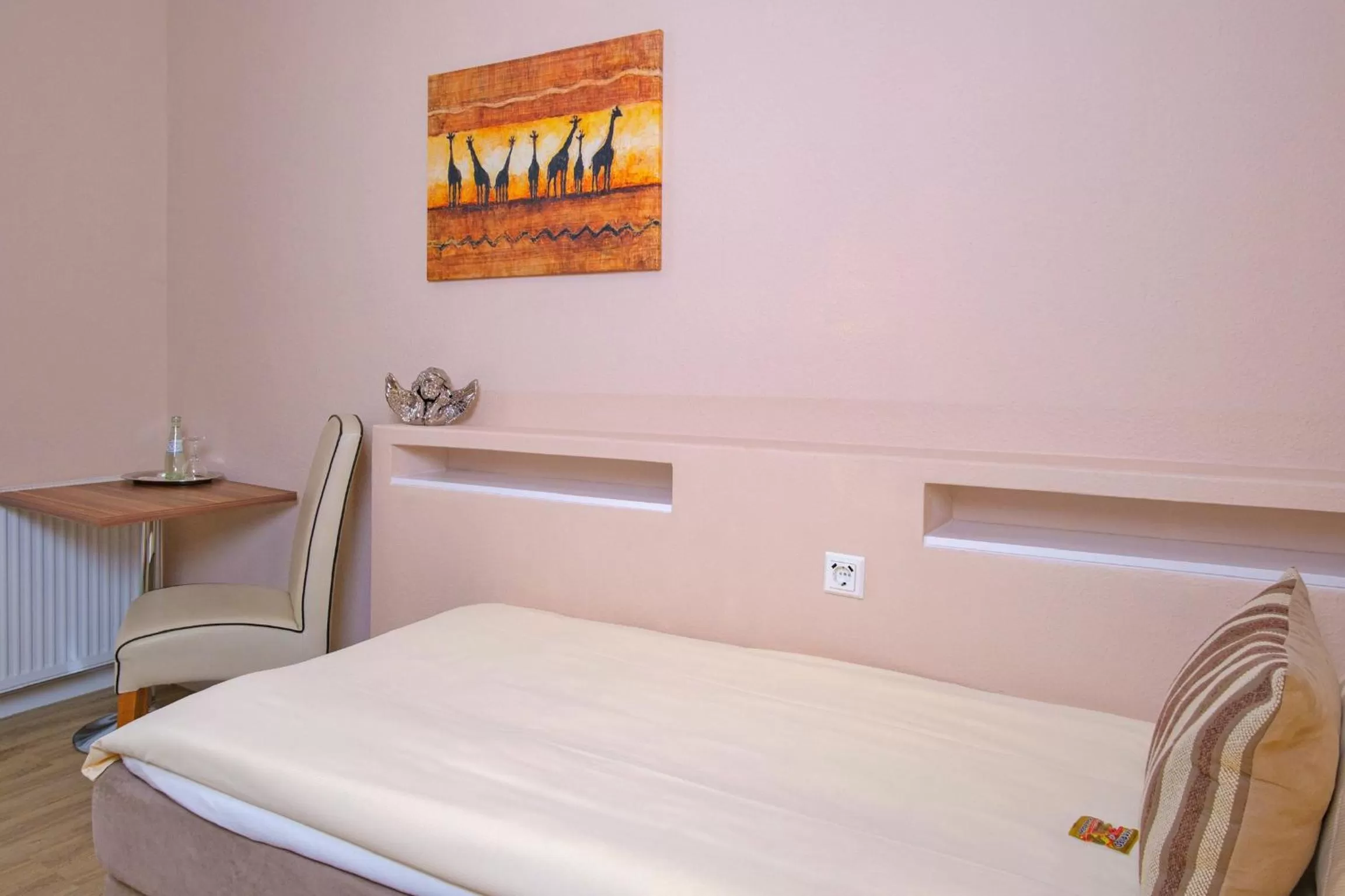 Staff, Bed in Hotel-Restaurant Holsteiner Hof