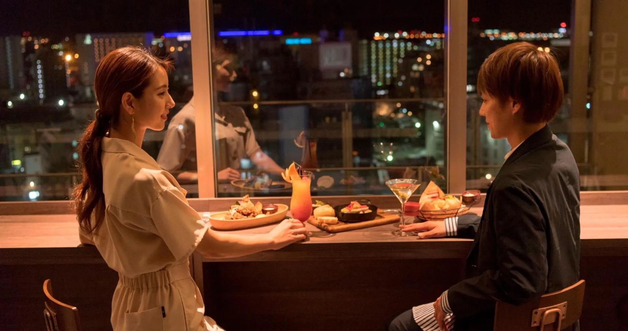 Lounge or bar in HOTEL SANSUI NAHA Ryukyu Onsen Naminoue-No-Yu