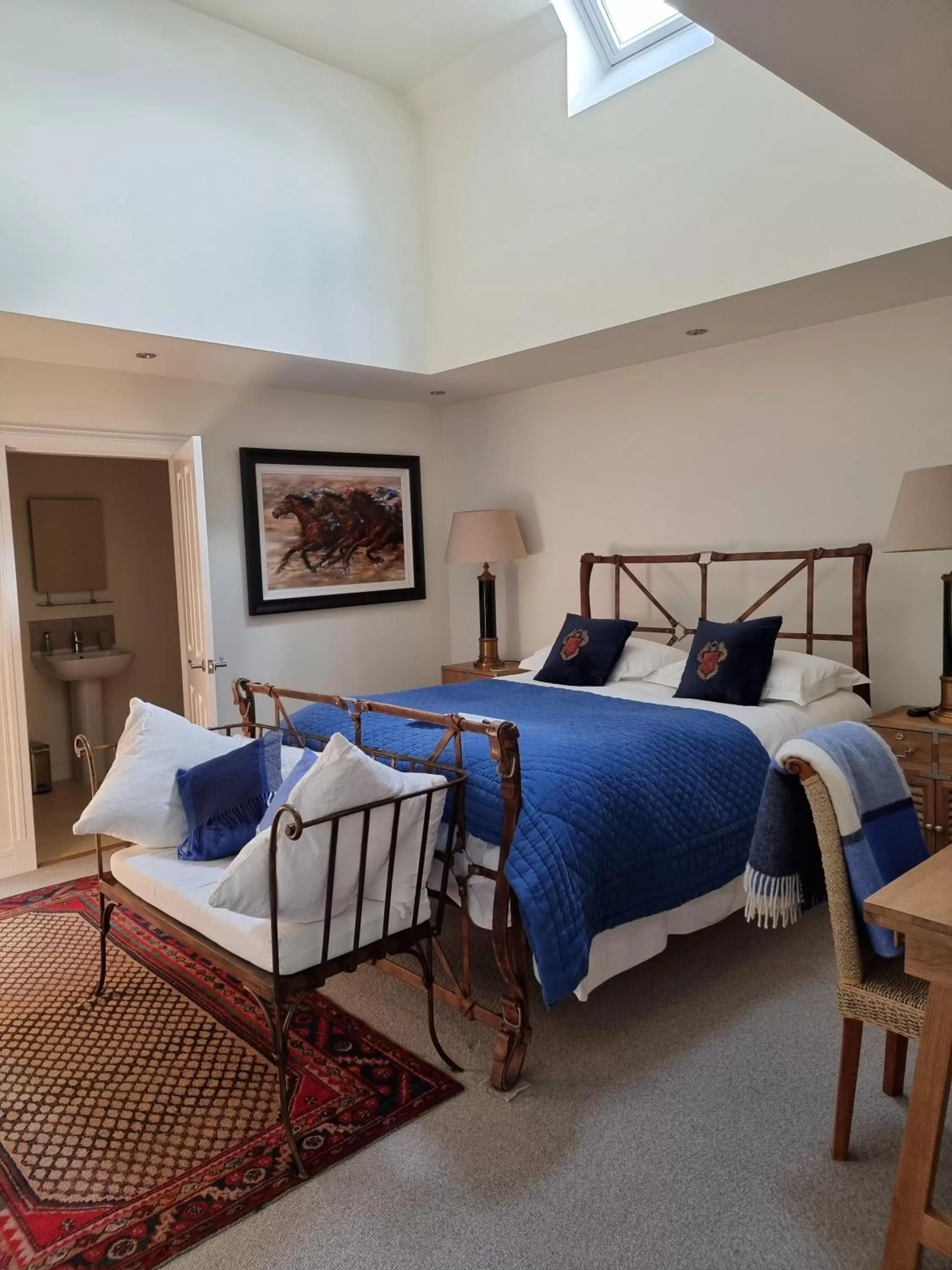 Bedroom, Bed in Black Bull Hotel