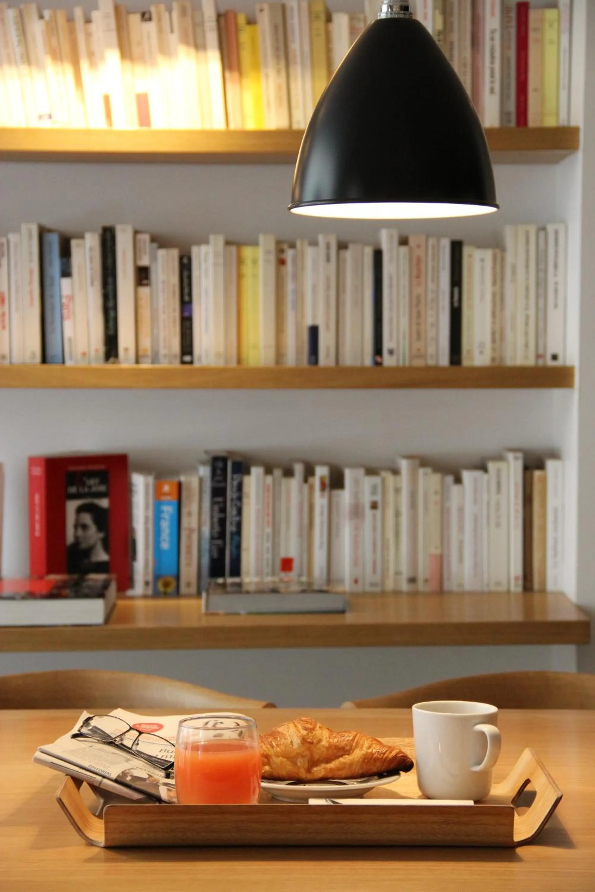 Library in 9Hotel Opera