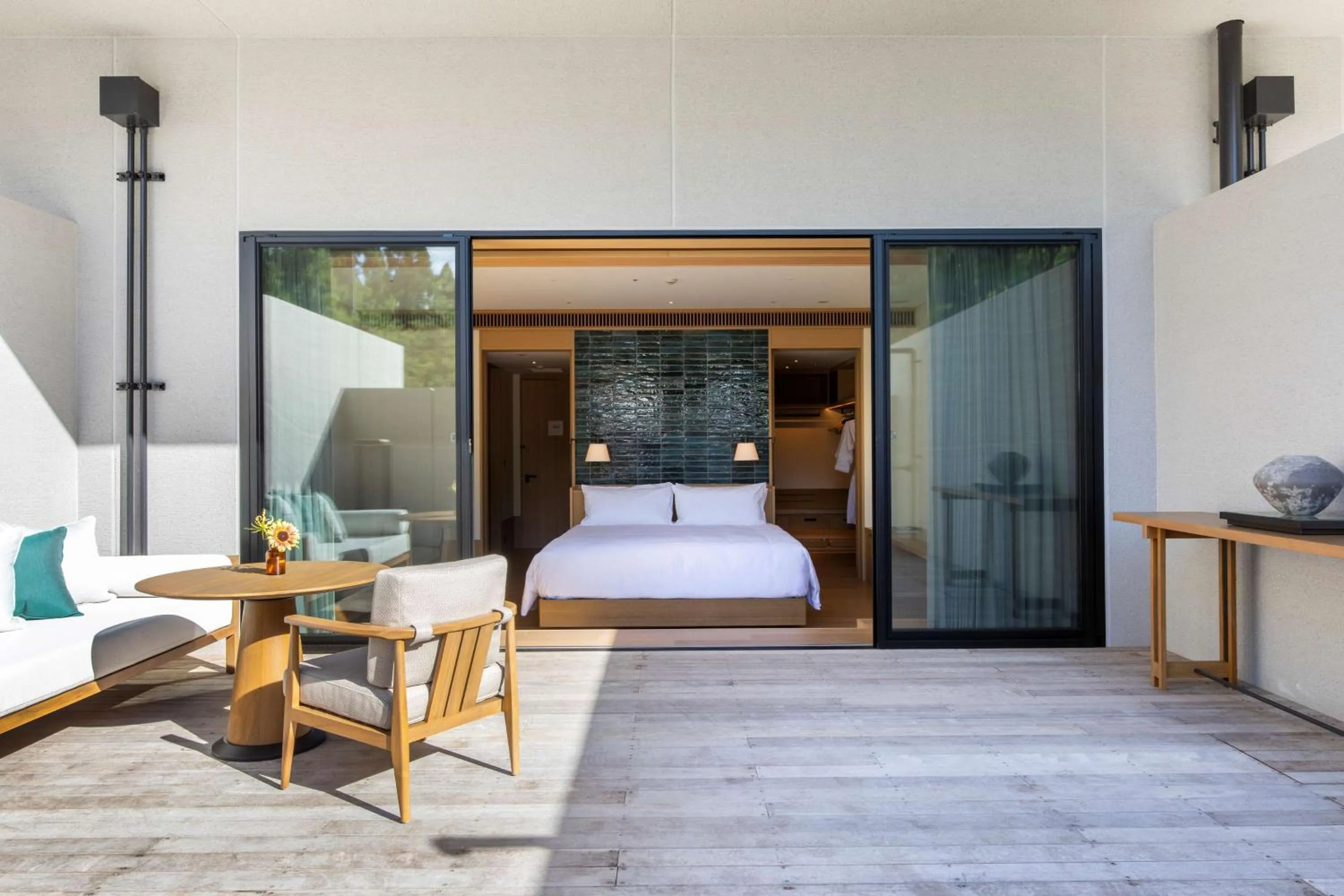 Balcony/Terrace, Bed in ROKU KYOTO, LXR Hotels & Resorts by Hilton