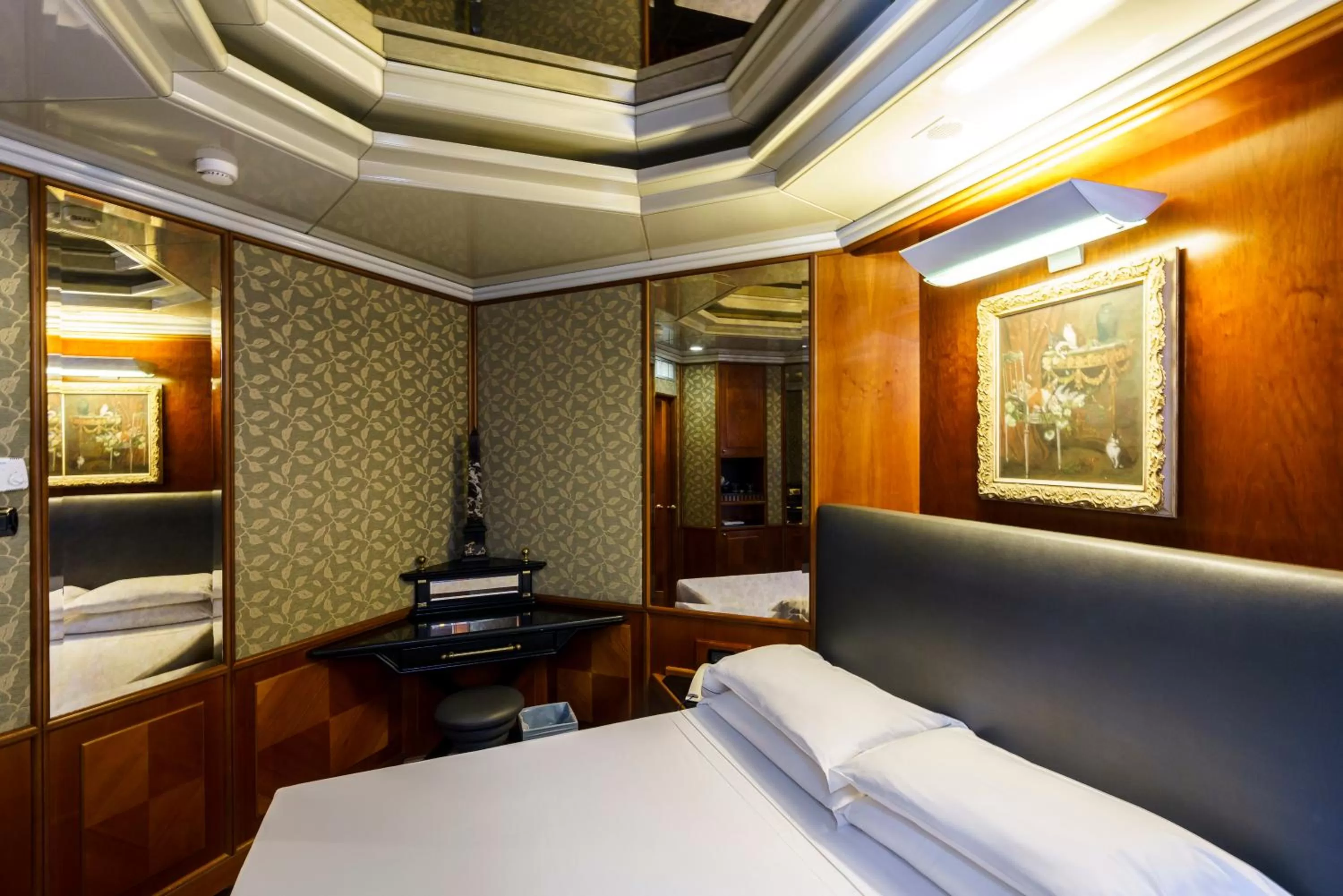 Photo of the whole room, Bed in Hotel Valadier