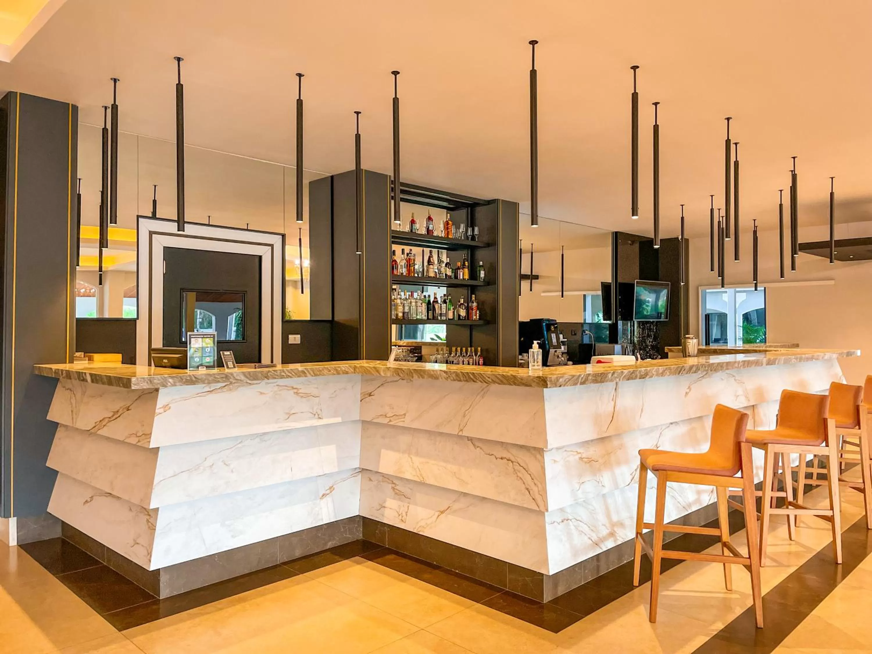 Lounge or bar in Grand Carimã Resort & Convention Center