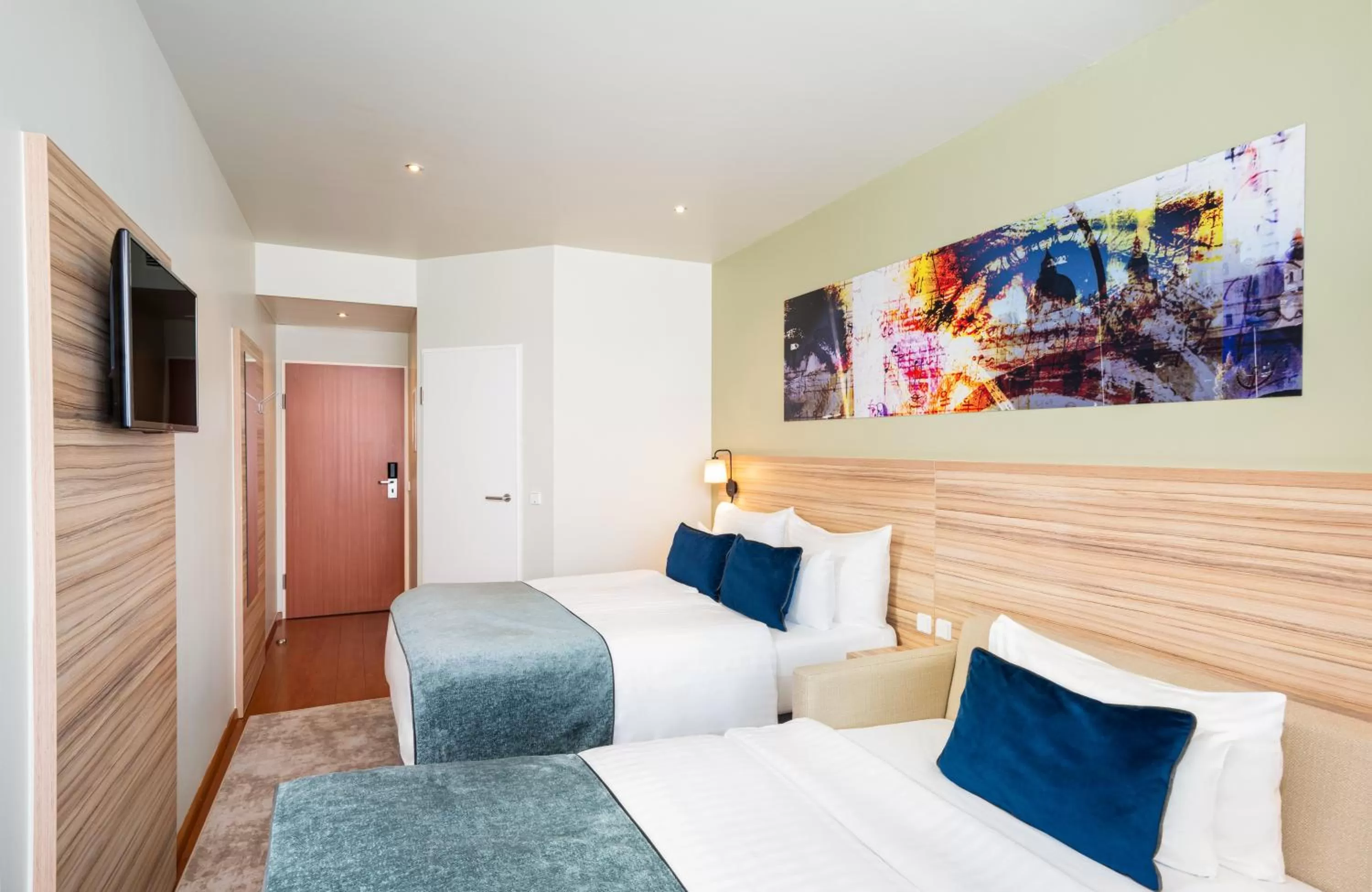 Bed in Leonardo Hotel Salzburg Airport