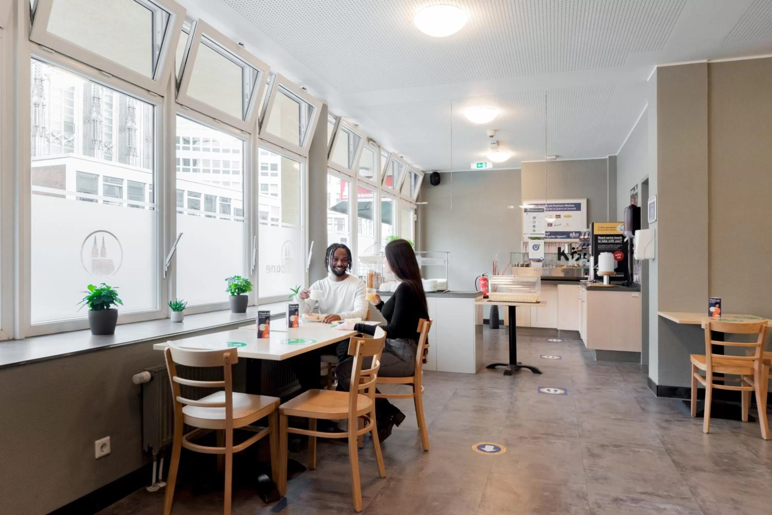 Restaurant/places to eat in a&o Köln Dom