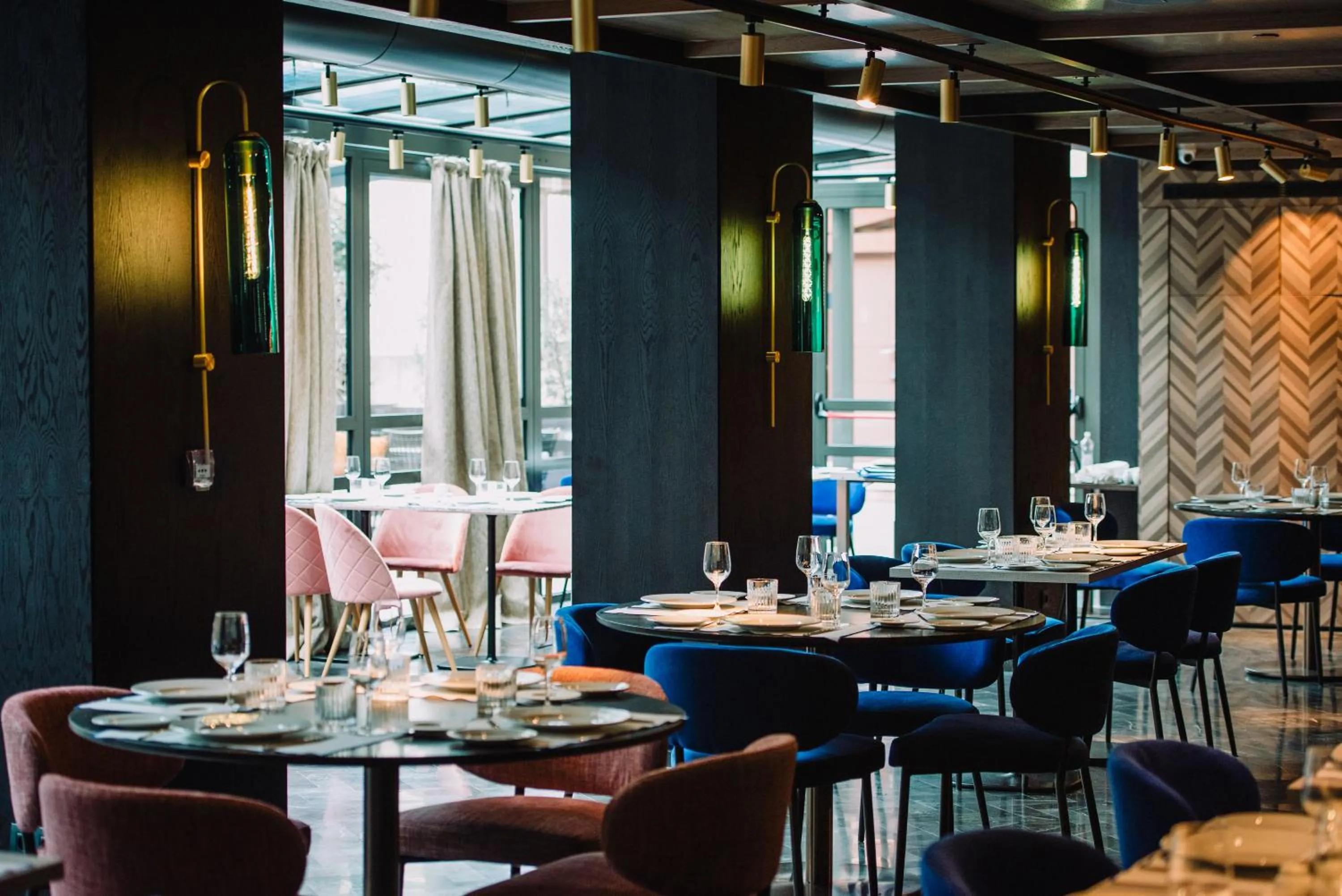 Restaurant/places to eat in Gallery Hotel 4 Sup