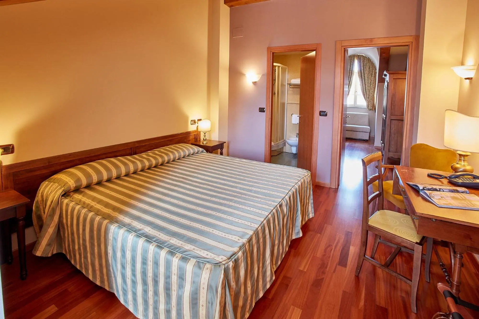 Shower, Bed in Liberty Hotel