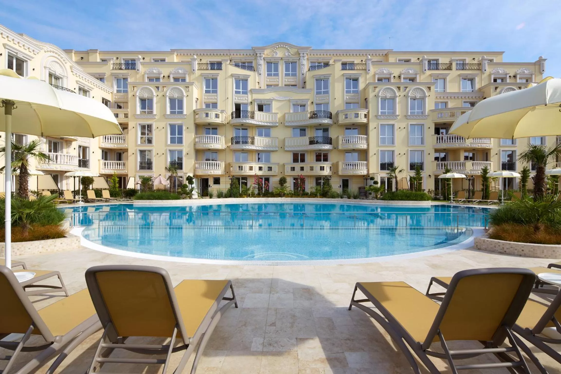 Property building in Bellicity Apart Complex