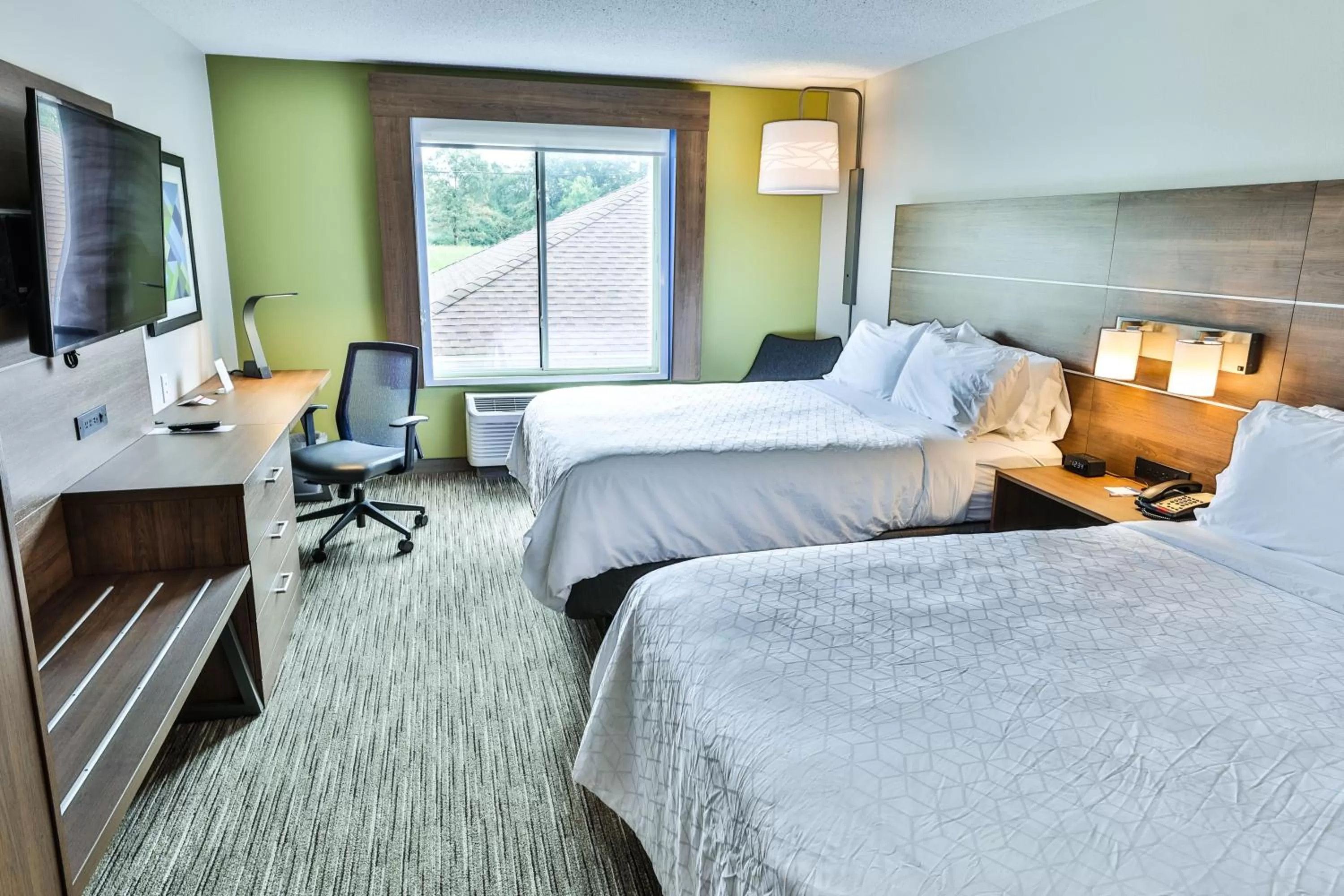 Photo of the whole room, Bed in Holiday Inn Express Hotel & Suites Dickson by IHG