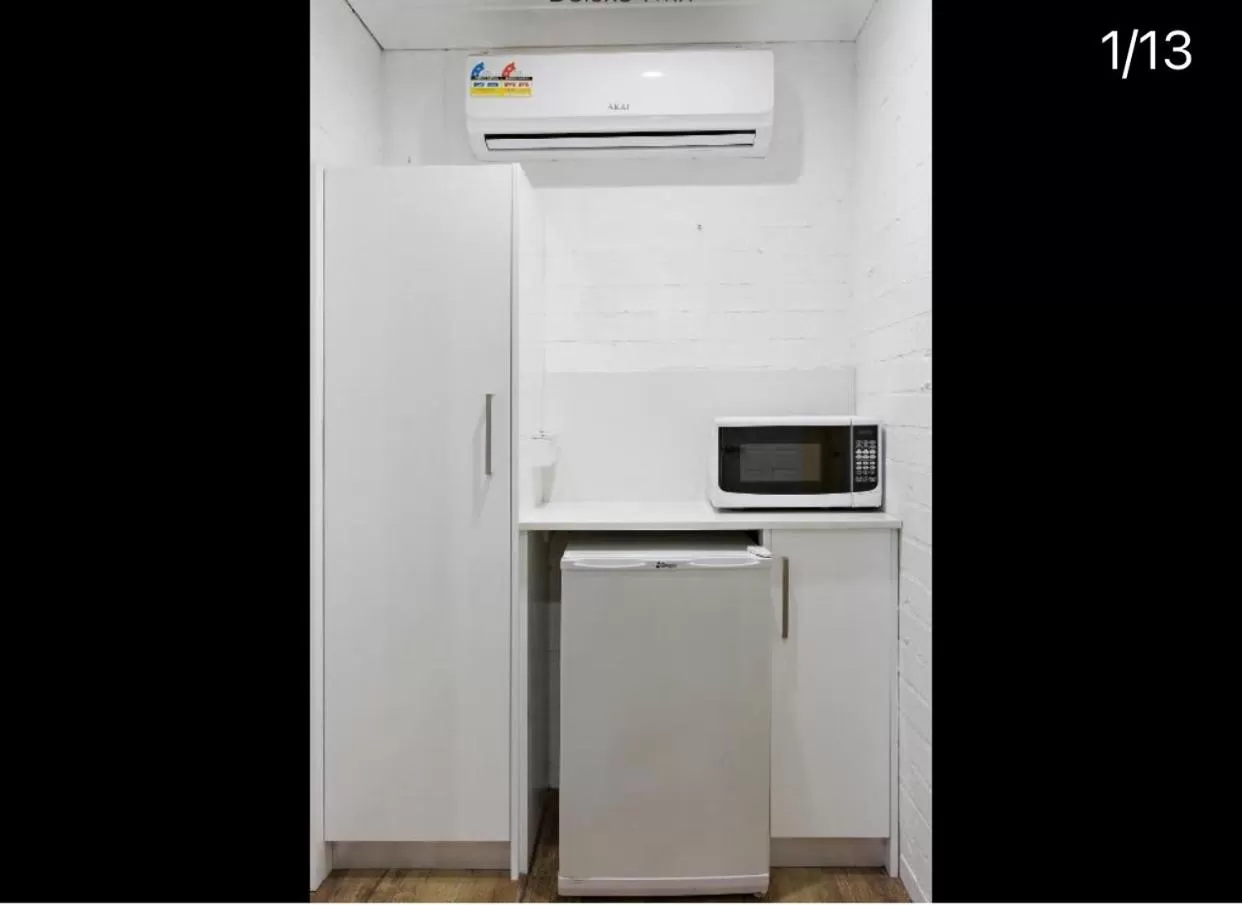 Kitchen or kitchenette in Buccaneer Motel