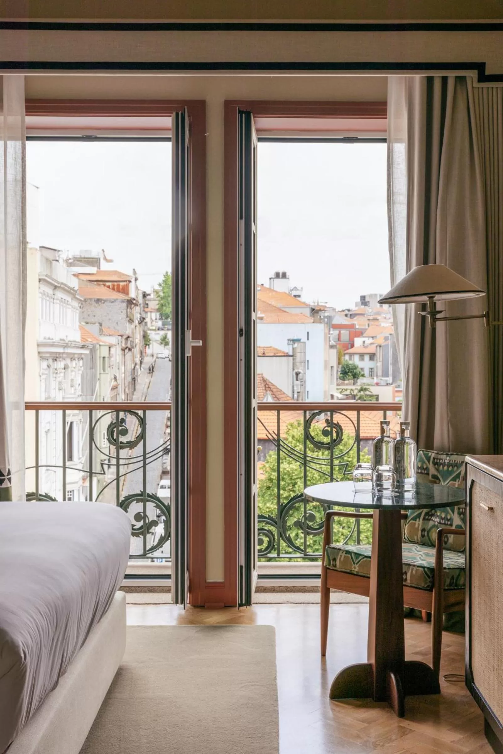 Seating area, Bed in Hospes Infante Sagres Porto - Small Luxury Hotels Of The World