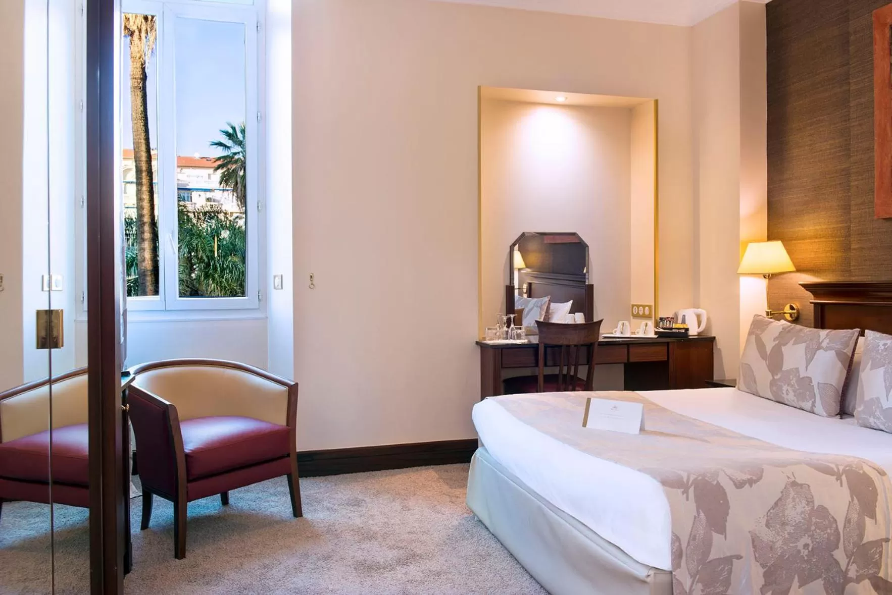 Photo of the whole room, Bed in Hôtel West End Promenade