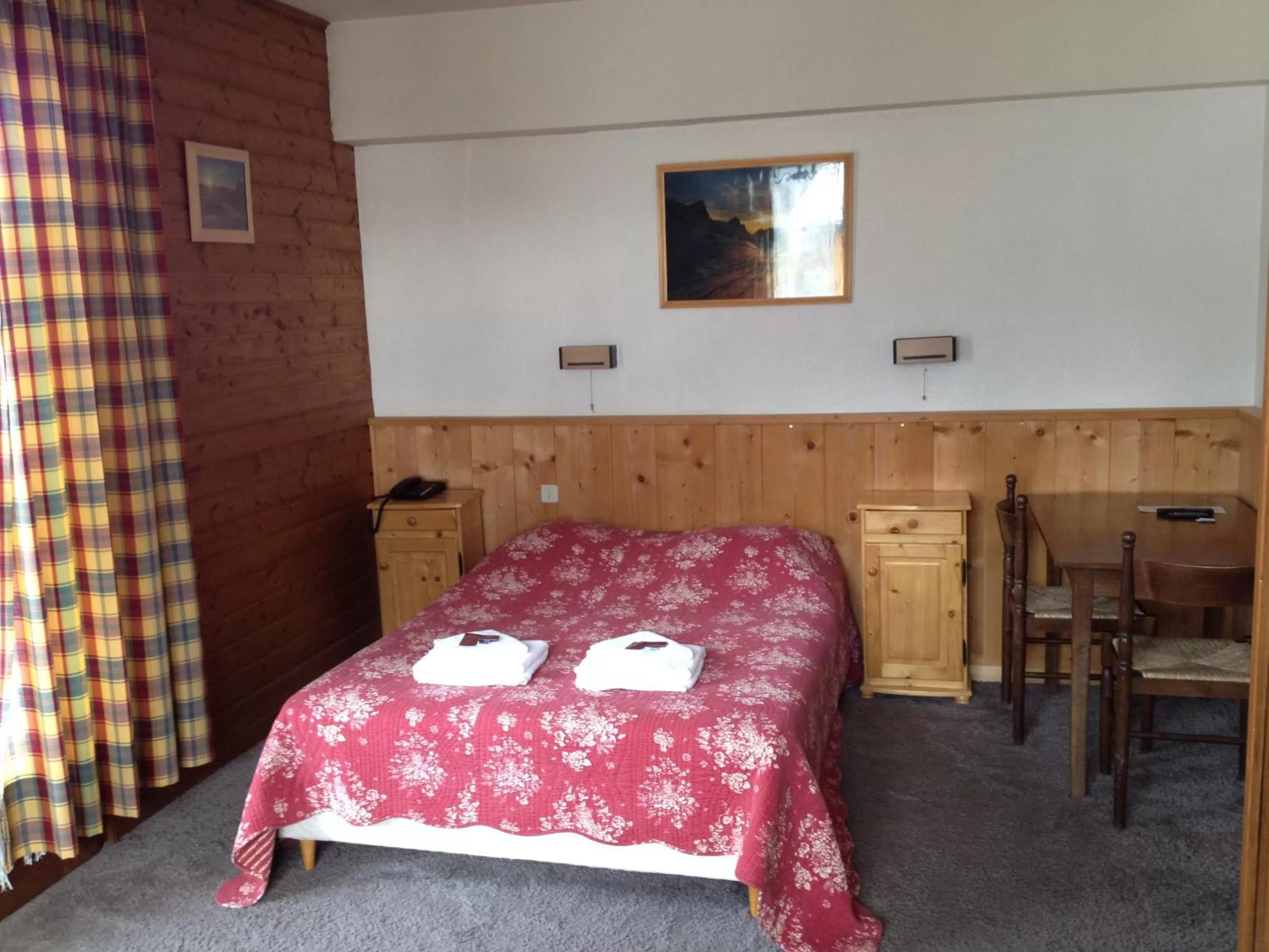 Bedroom, Bed in Hotel Bergerie Chatel