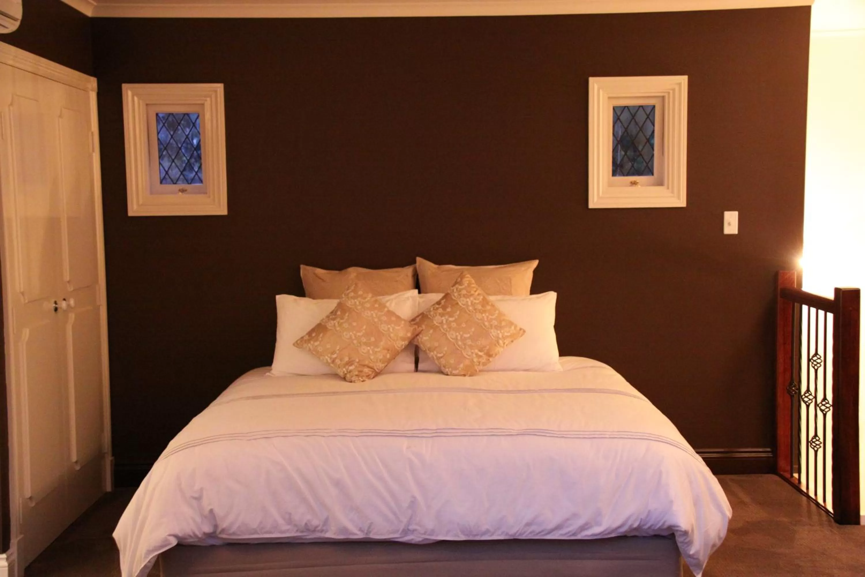 Restaurant/places to eat, Bed in The Castle on Tamborine