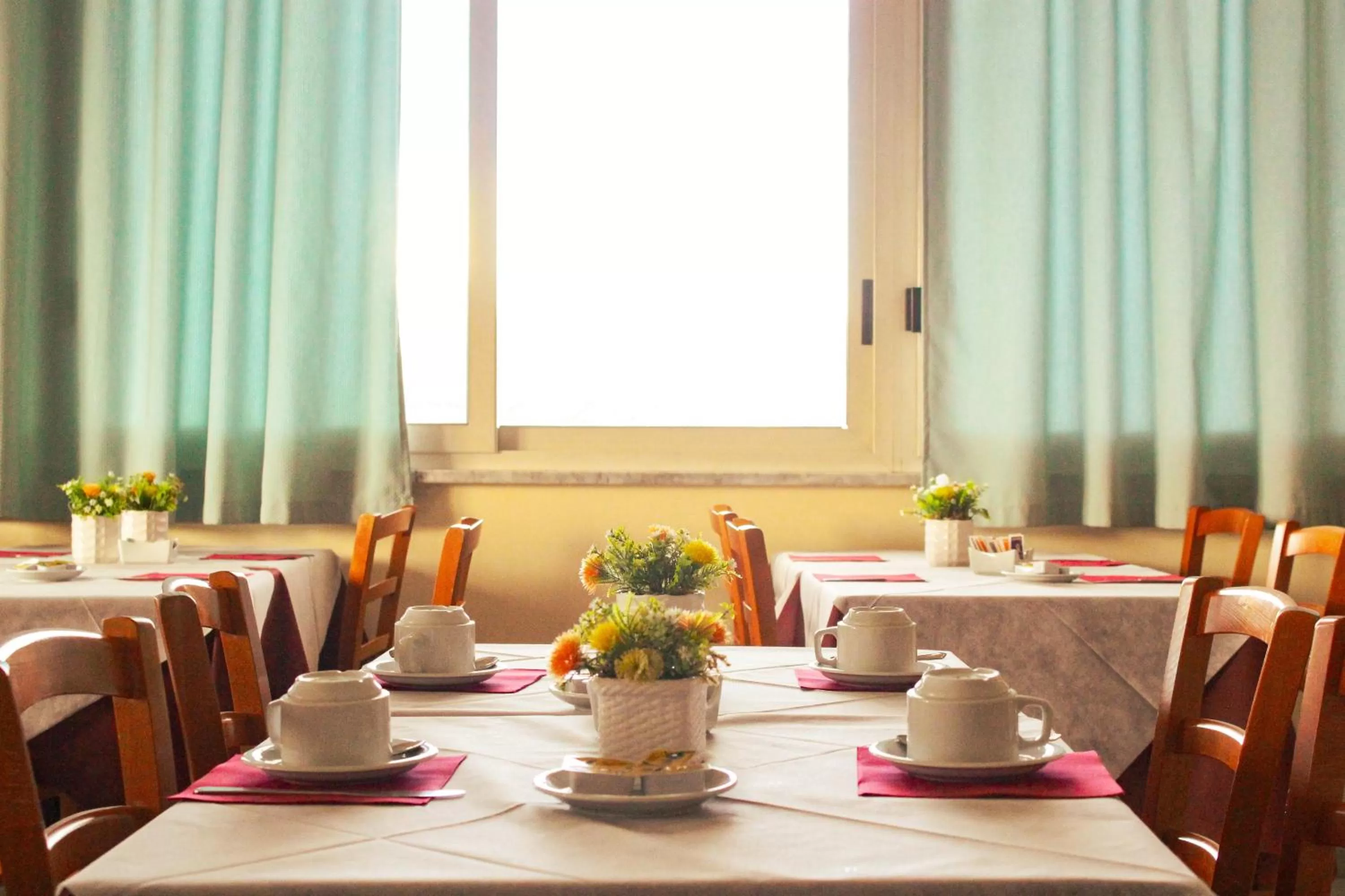 Restaurant/places to eat in Hotel Garden Napoli