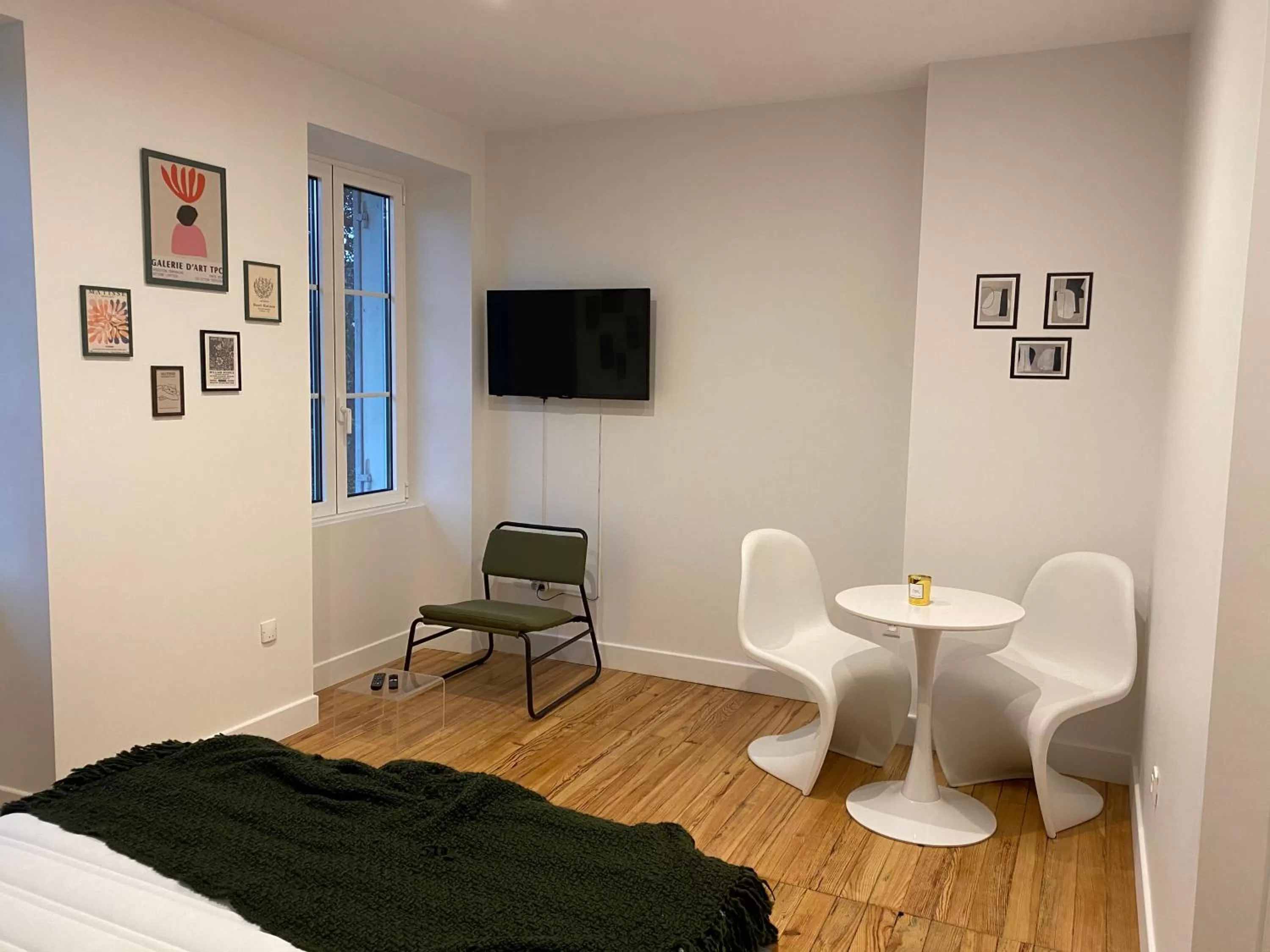 Dining area, Bed in Maison Farol