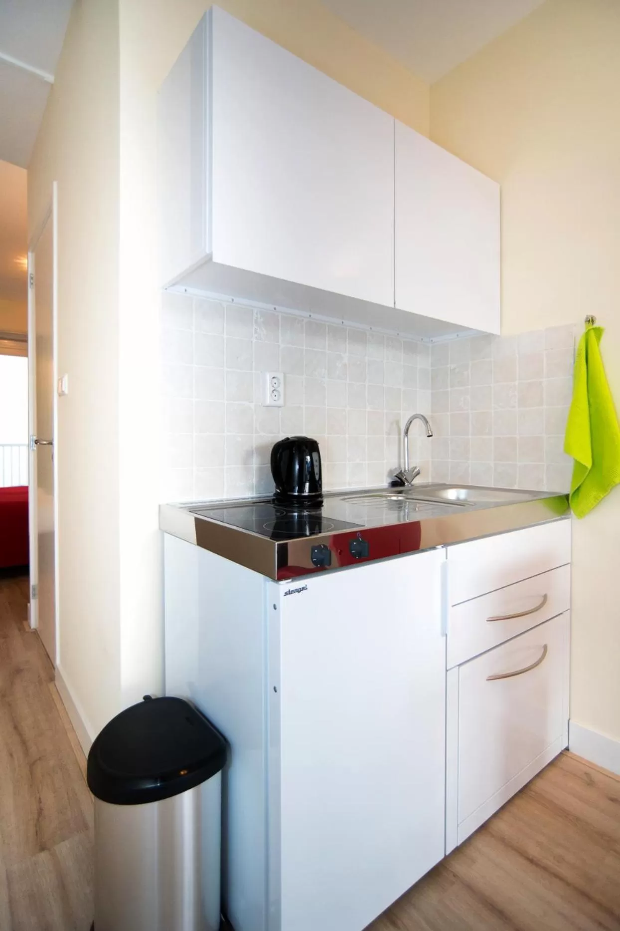 Kitchen/Kitchenette in Midtown Hotel Twin Studio
