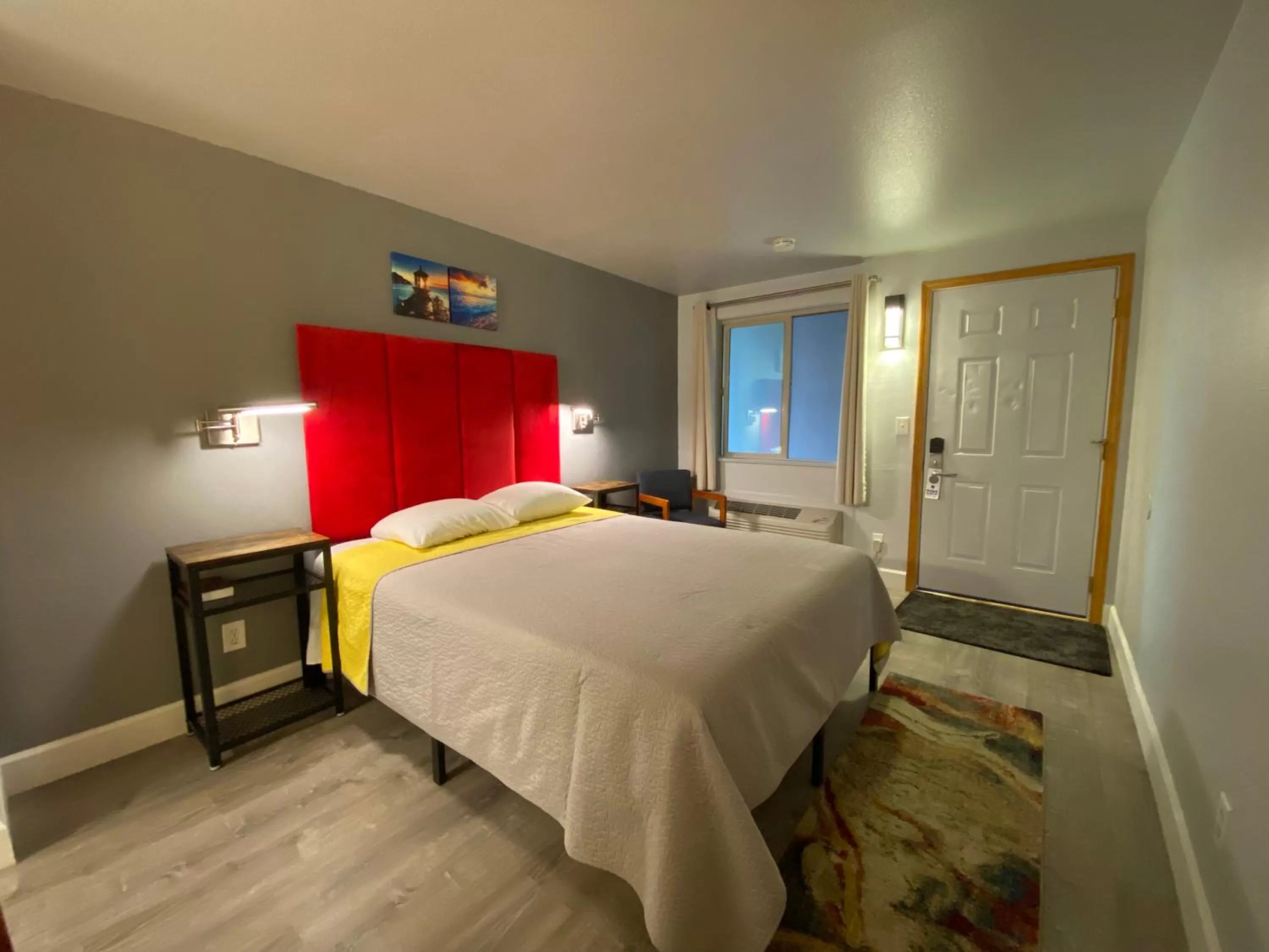 Bed in Aircrest Motel