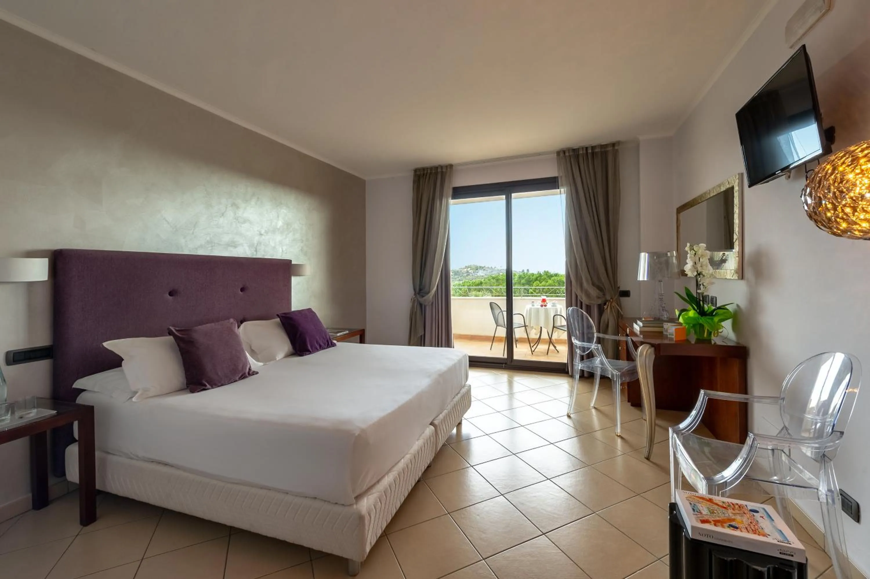 Bedroom, Bed in Grand Hotel Sofia