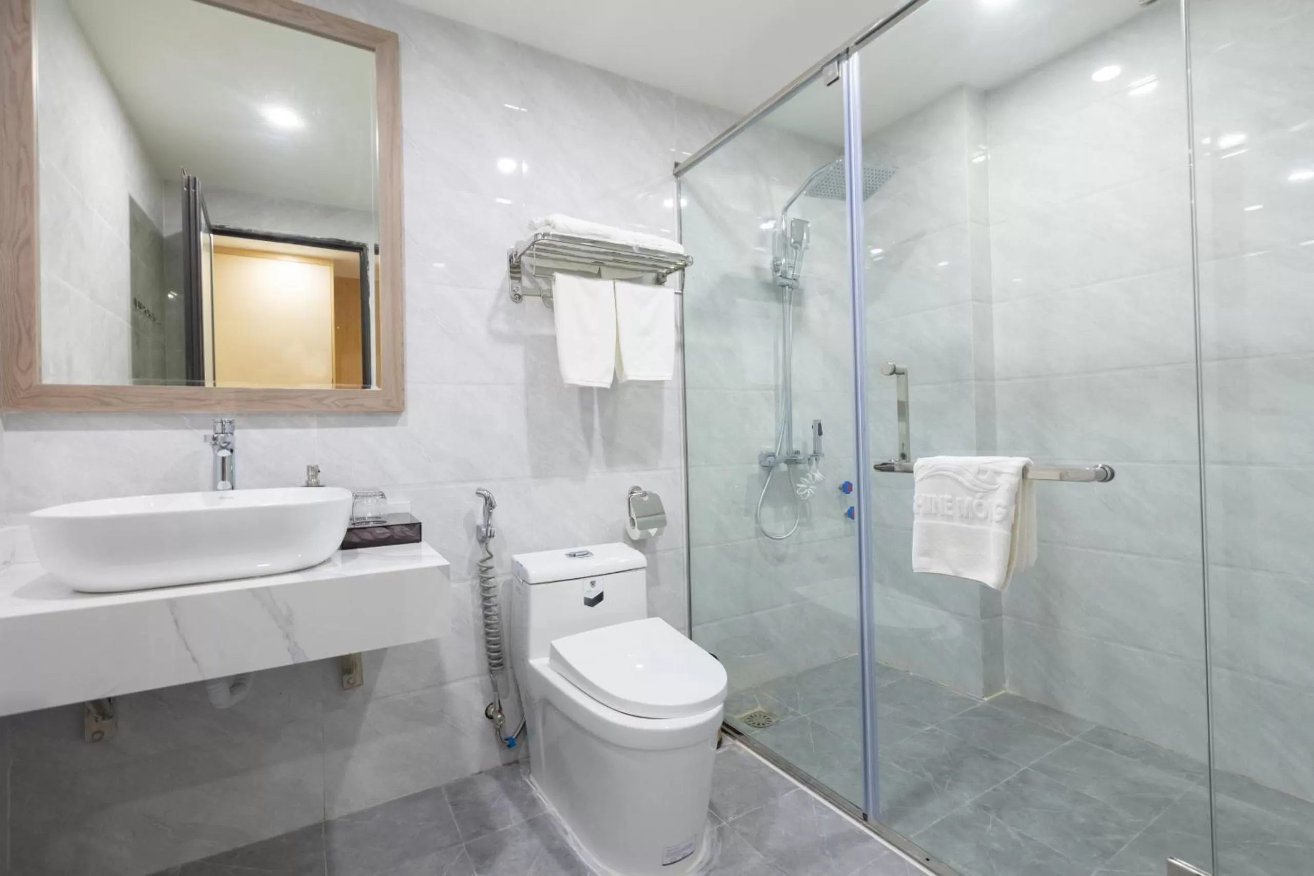 Bathroom in Sunshine Hotel Móng Cái