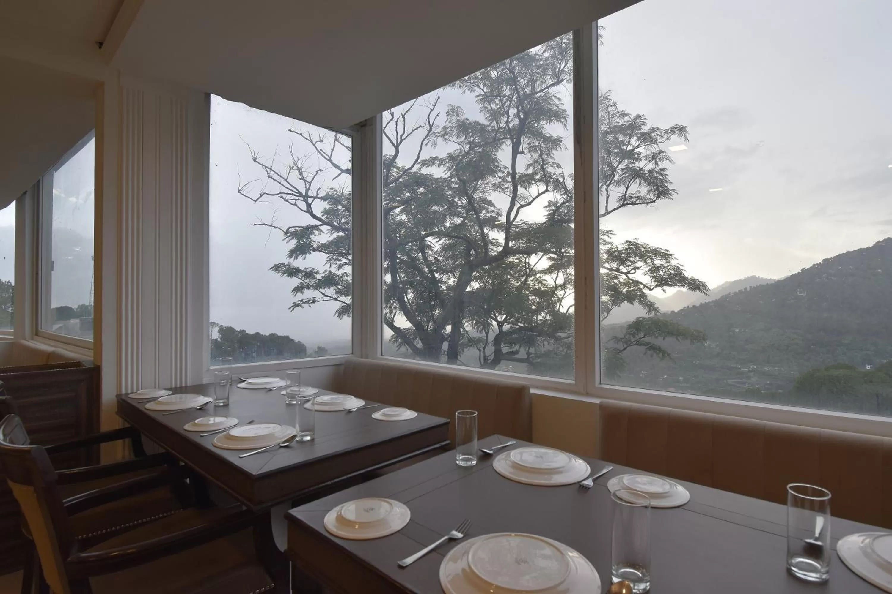 Dining area, Restaurant/Places to Eat in The Royal Castle AC Centralized