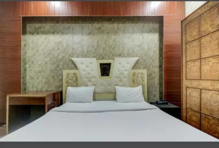 Hotel Royal Plaza, 4 min from Chandigarh Railway Station Hotel Royal Plaza, 4 min from Chandigarh Railway Station