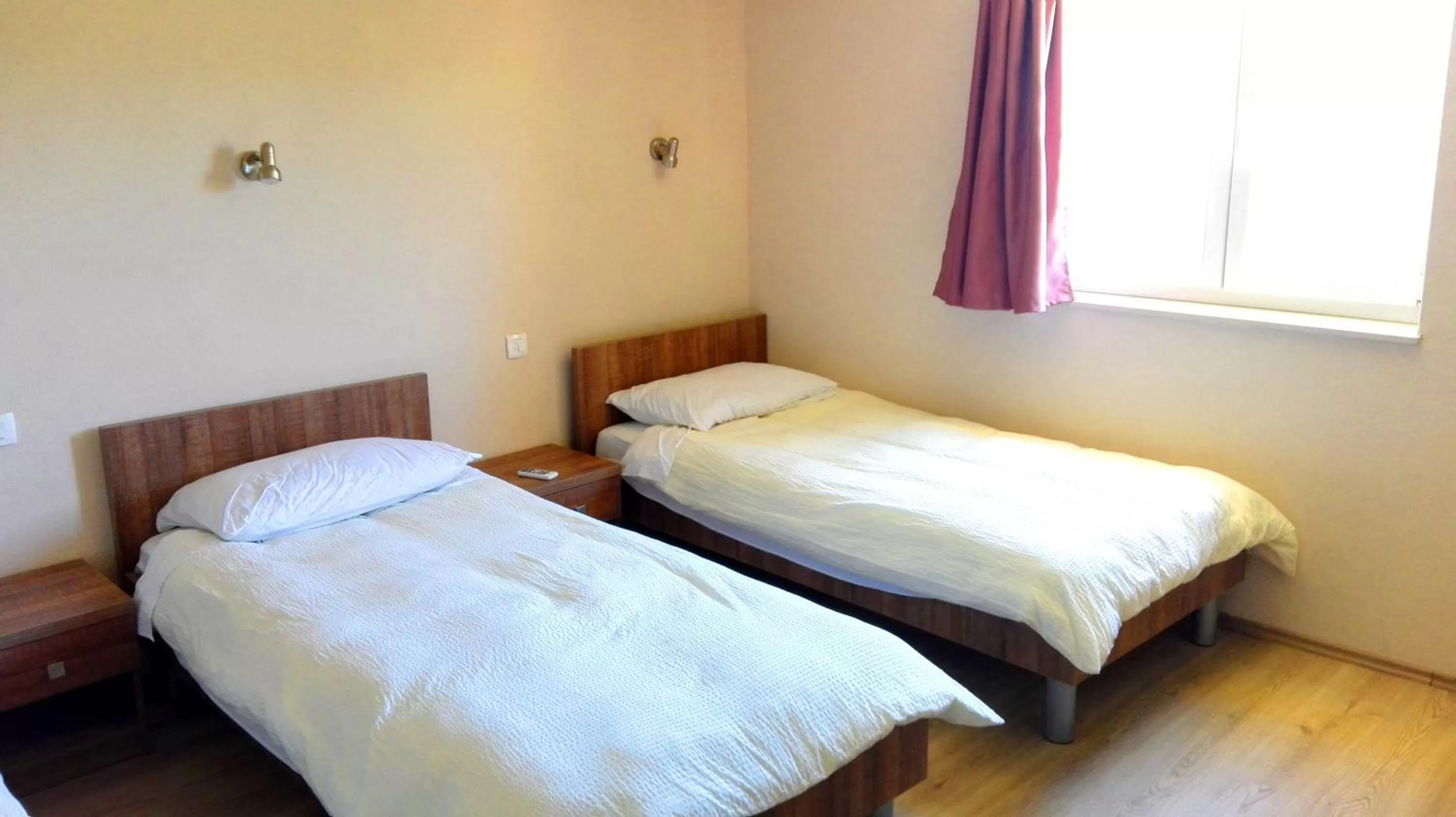 Photo of the whole room, Bed in Pansion Eden