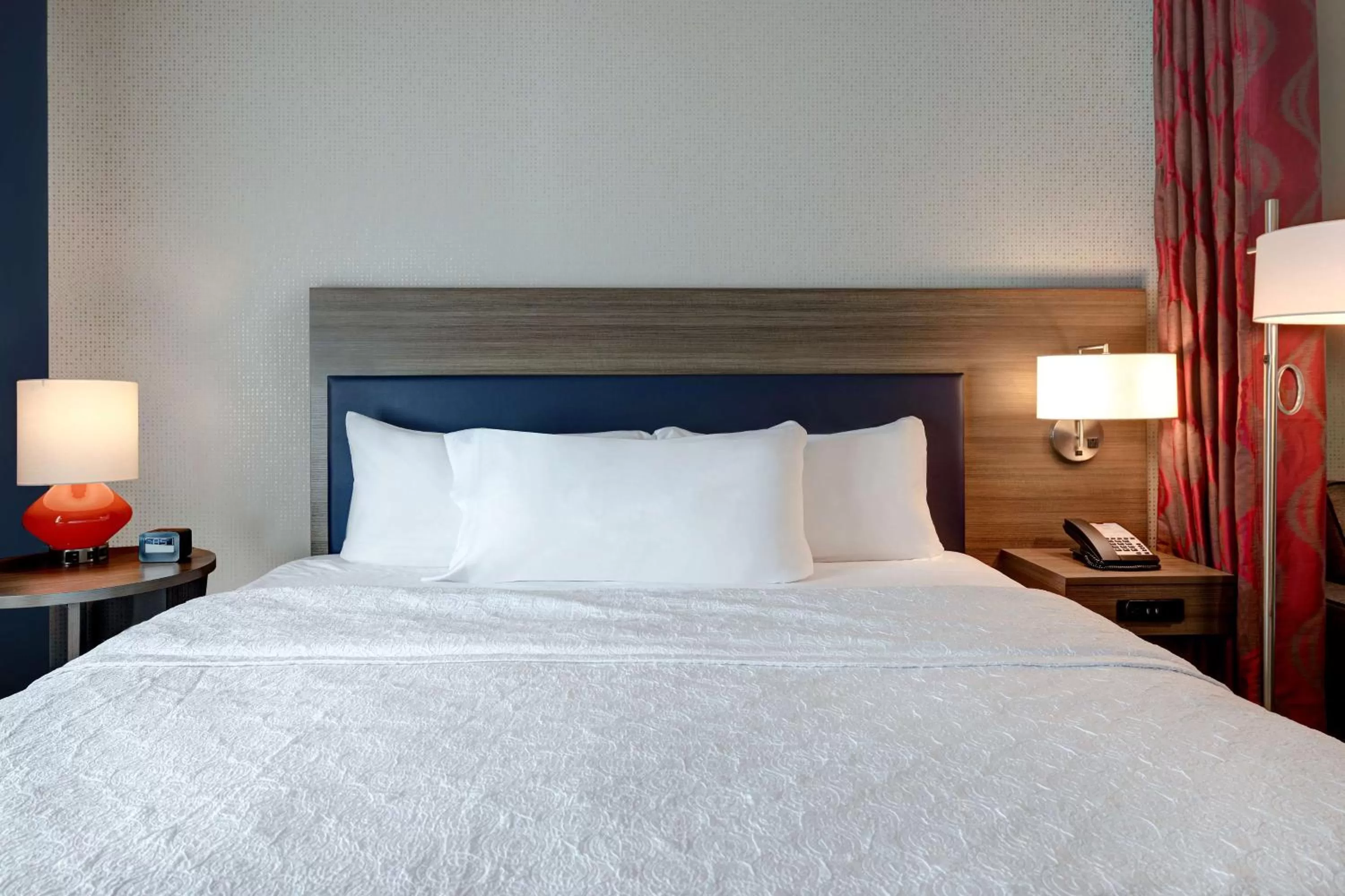 Bed in Home2 Suites By Hilton Nashville Downtown-Metrocenter