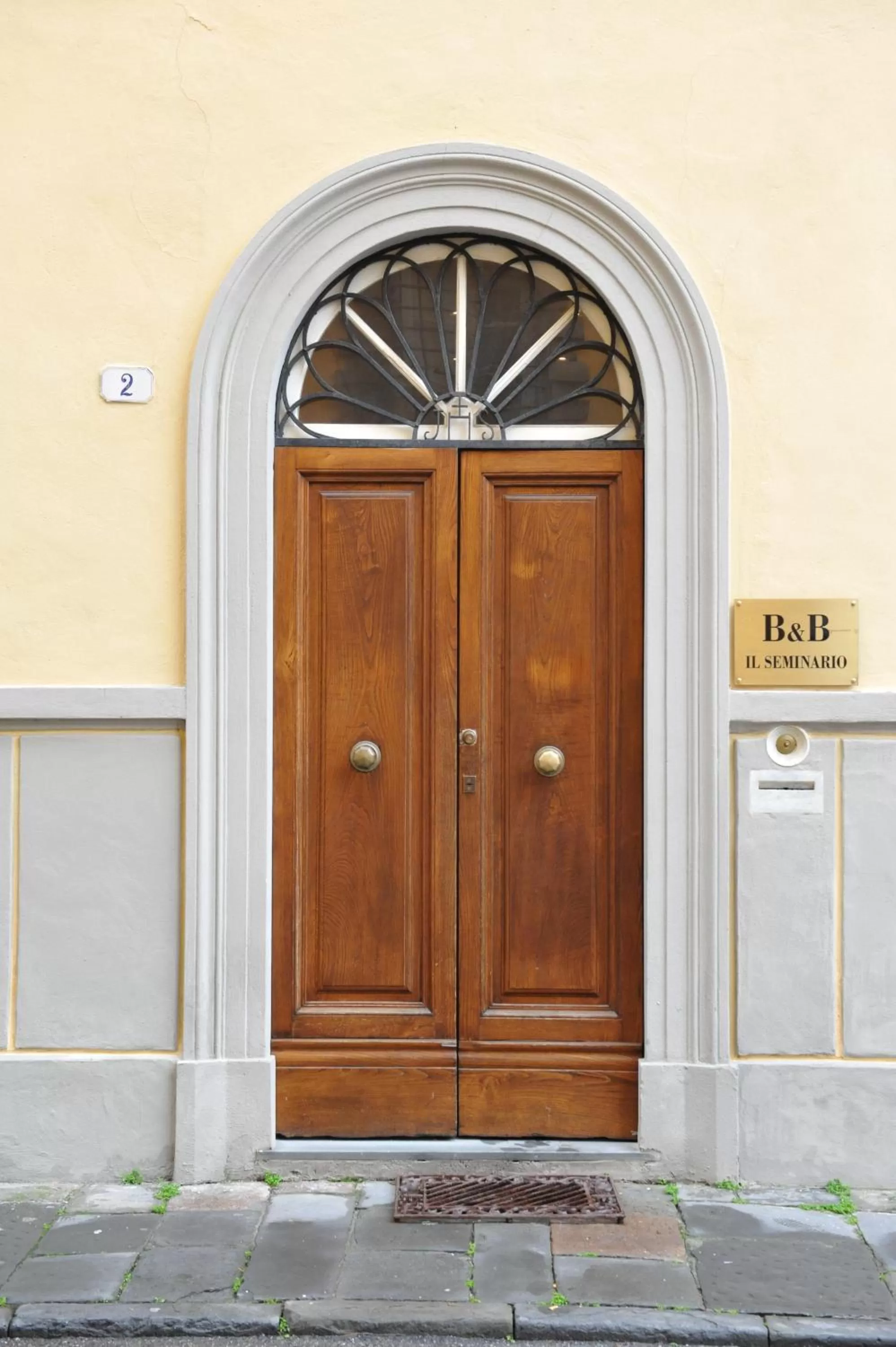 Facade/entrance in B&B Il Seminario