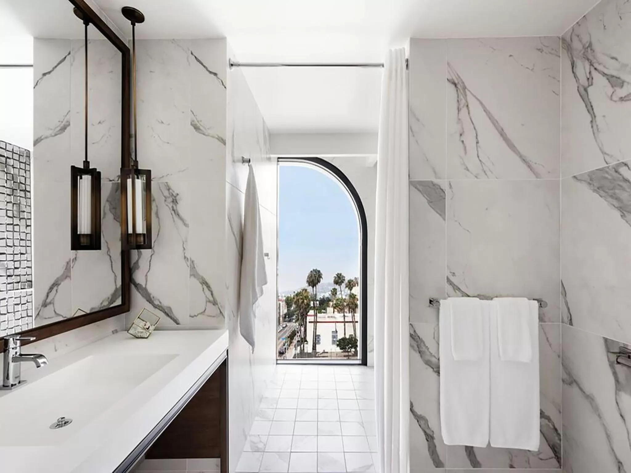 Bathroom in Dream Hollywood, by Hyatt