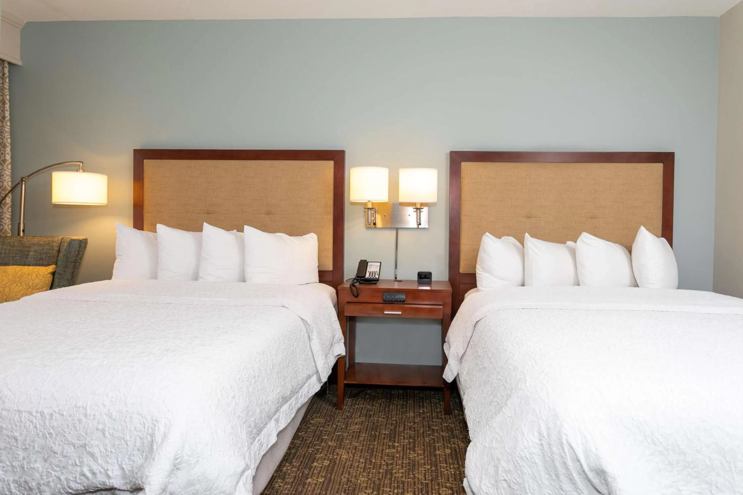 Bed in Hampton Inn & Suites Nashville-Green Hills