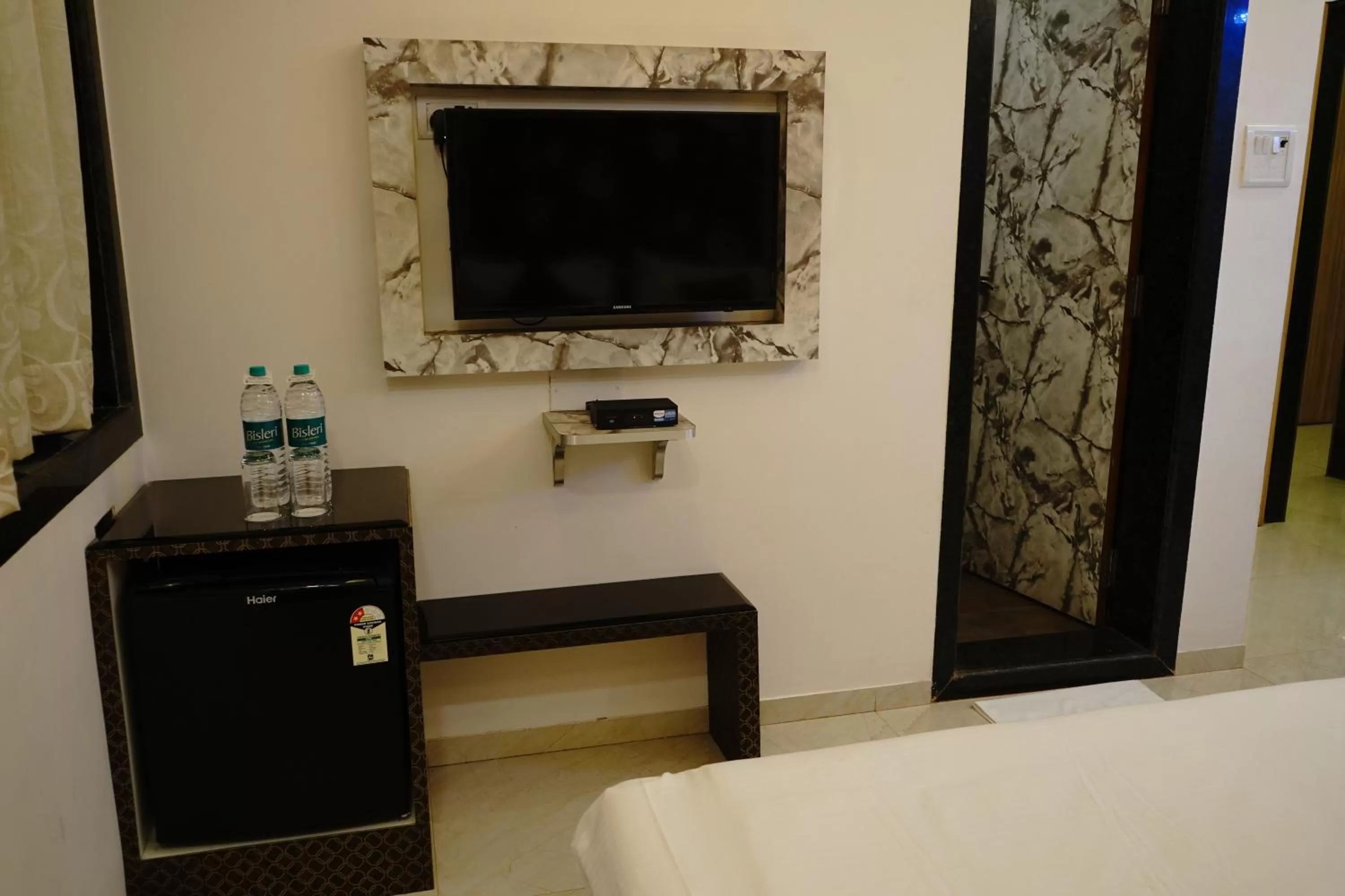 Communal lounge/ TV room in Jivanta Mahabaleshwar