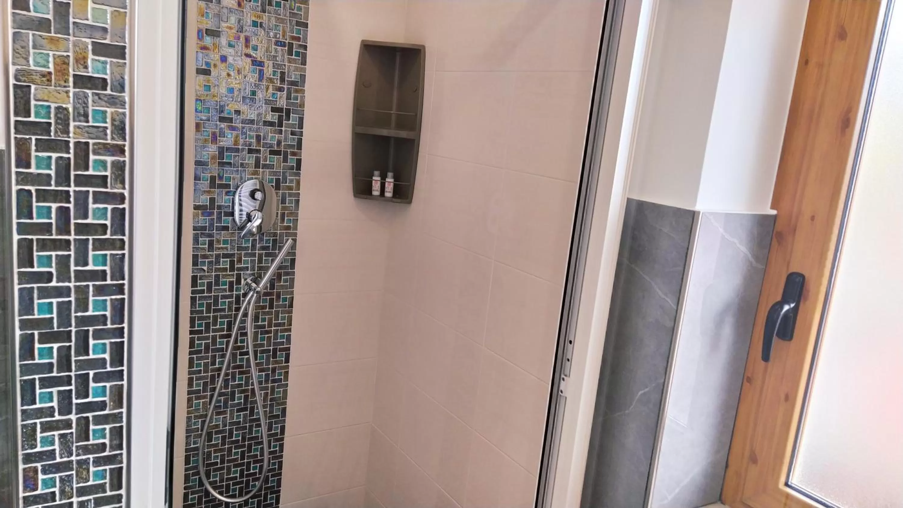 Shower in B&B La Stazione