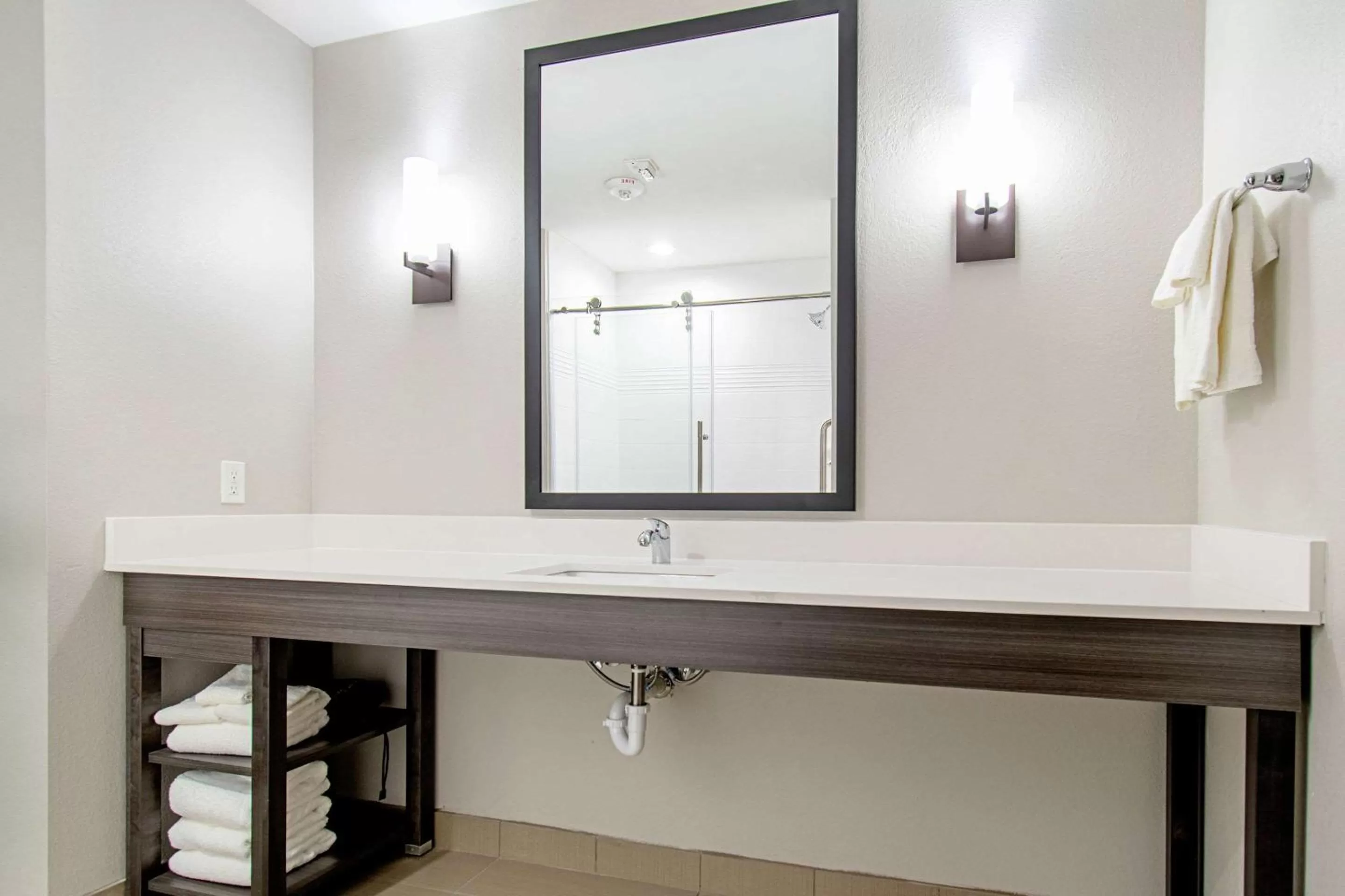 Bathroom in Comfort Suites Humble Houston IAH