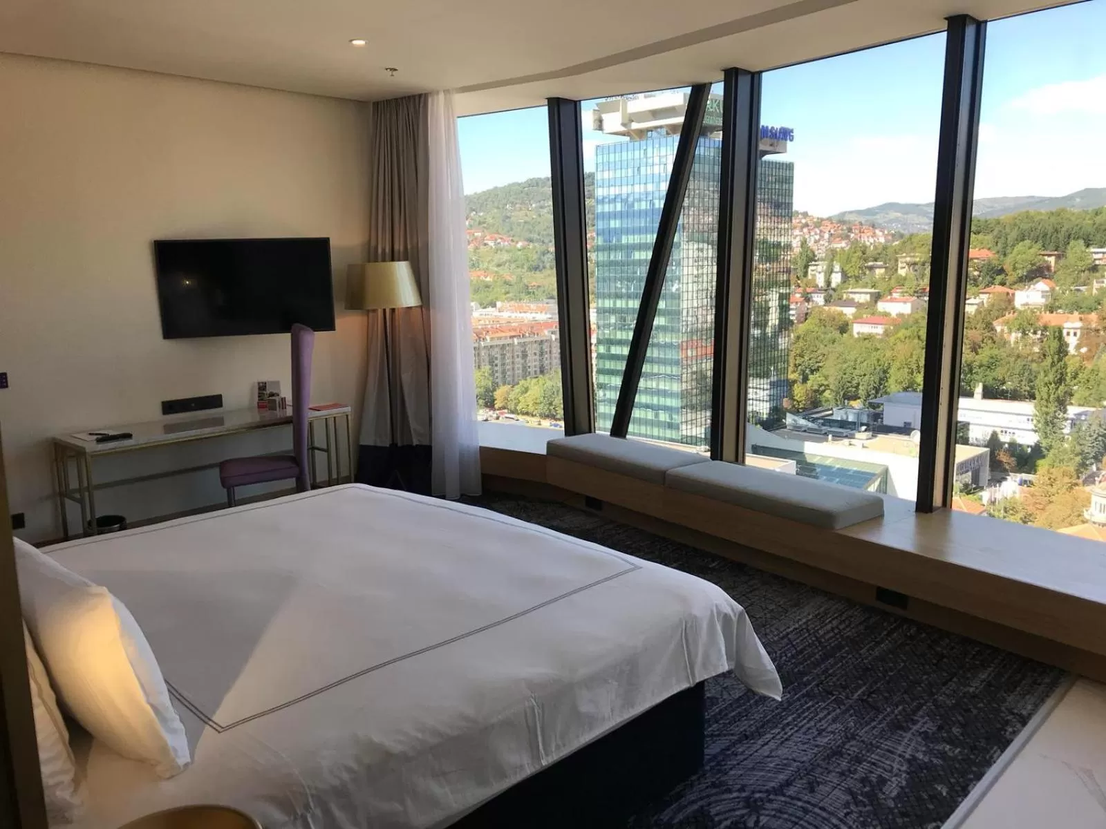 TV and multimedia, Bed in Swissotel Sarajevo