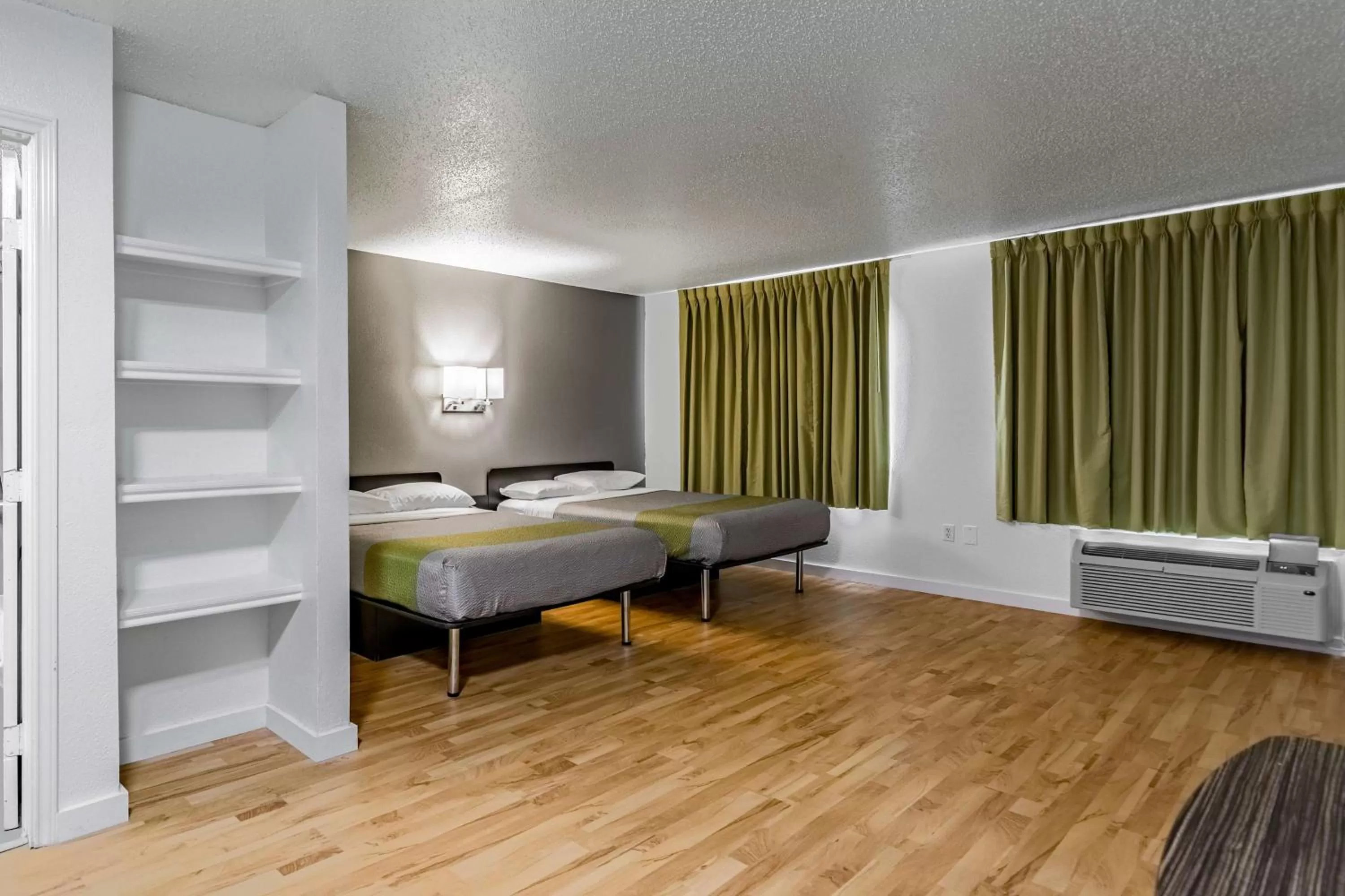 Photo of the whole room, Bed in Studio 6-Dallas, TX