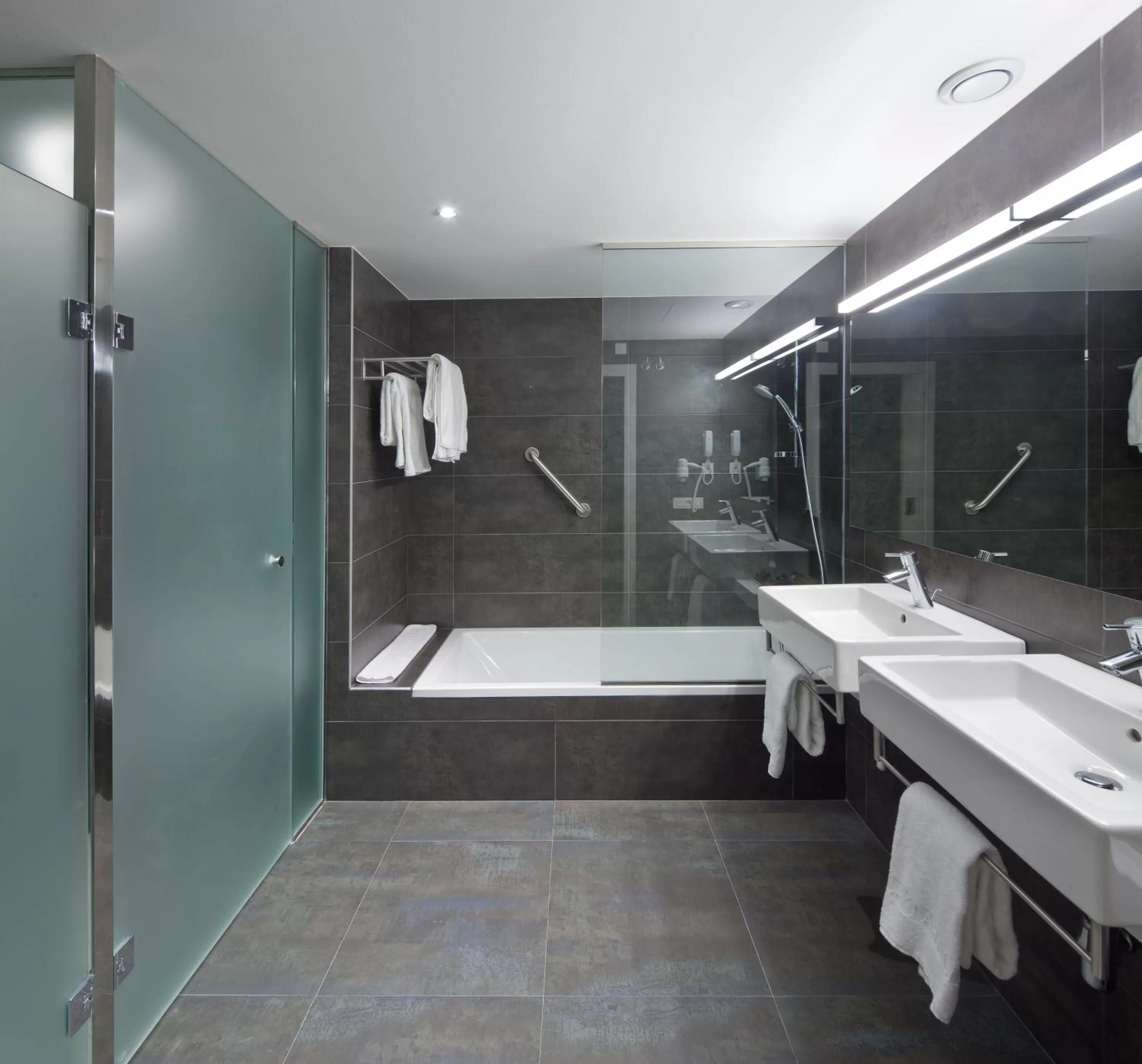 Shower in Sercotel Hola Tafalla